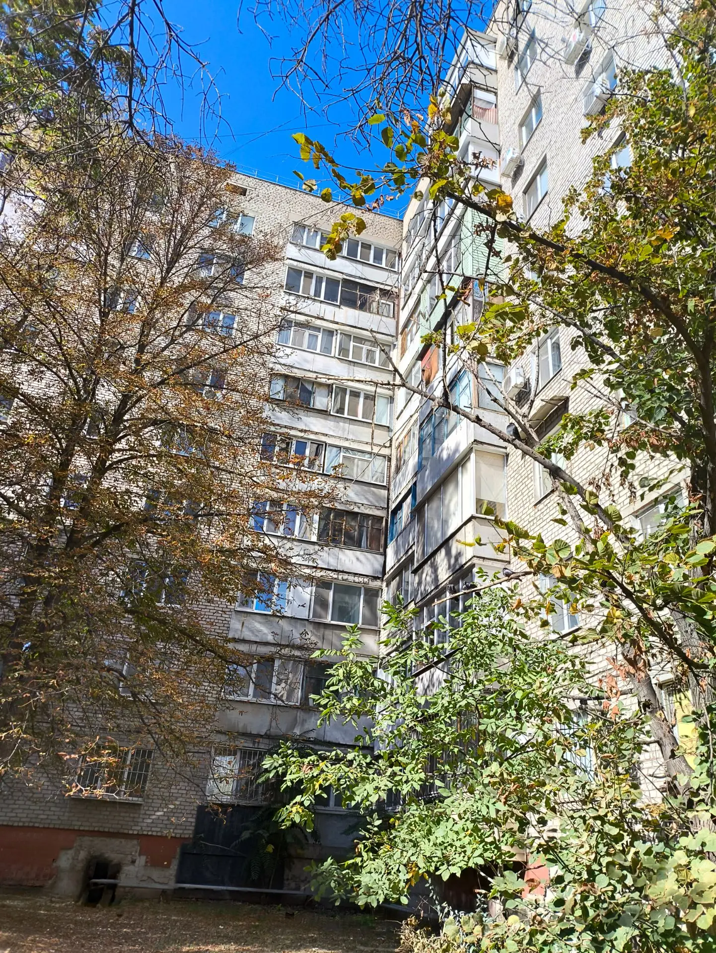 Продам 1-комн. р-н кв. Гаевого, остановка "Дом Природы", ул. Линева, 1/9, цоколь высоки...