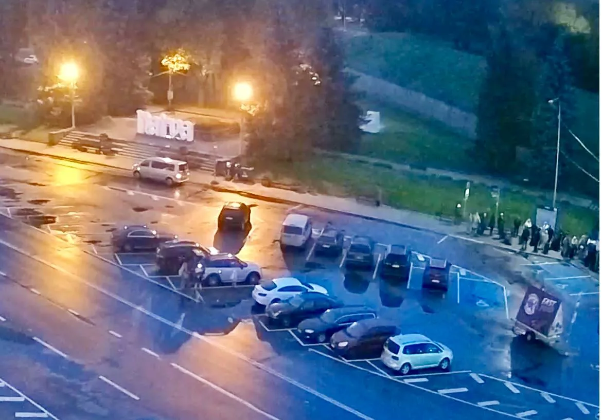 Камера - очередь из Нарвы (Эстония) в Россию https://balticlivecam.com/ru/cameras/eston...