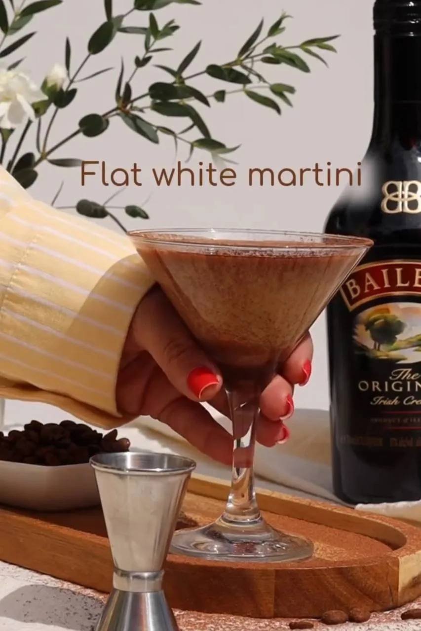 Коктейль "Flat white martini"