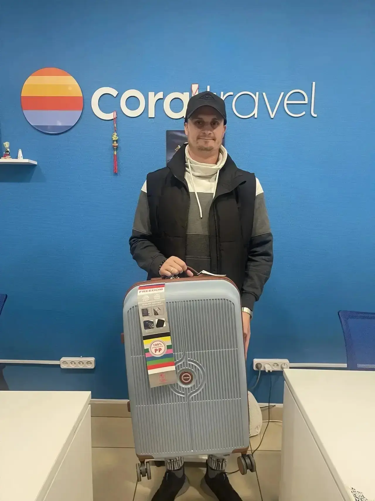 Наш стильный чемодан официально передан в надежные руки путешественника🥳