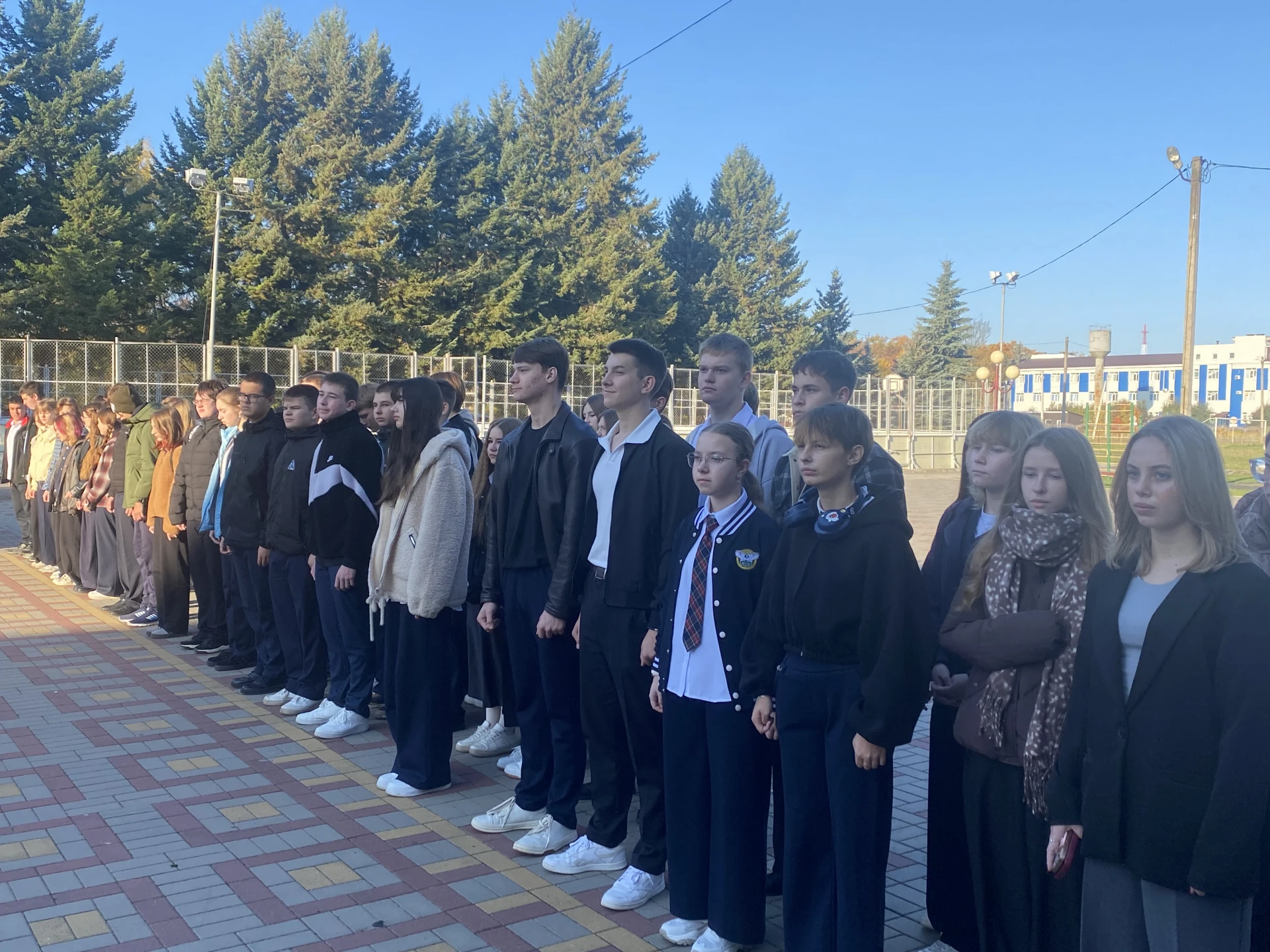 🔔  Новая учебная неделя в #ЛицейДолгоруково началась с самого важного — с нашей традиц...