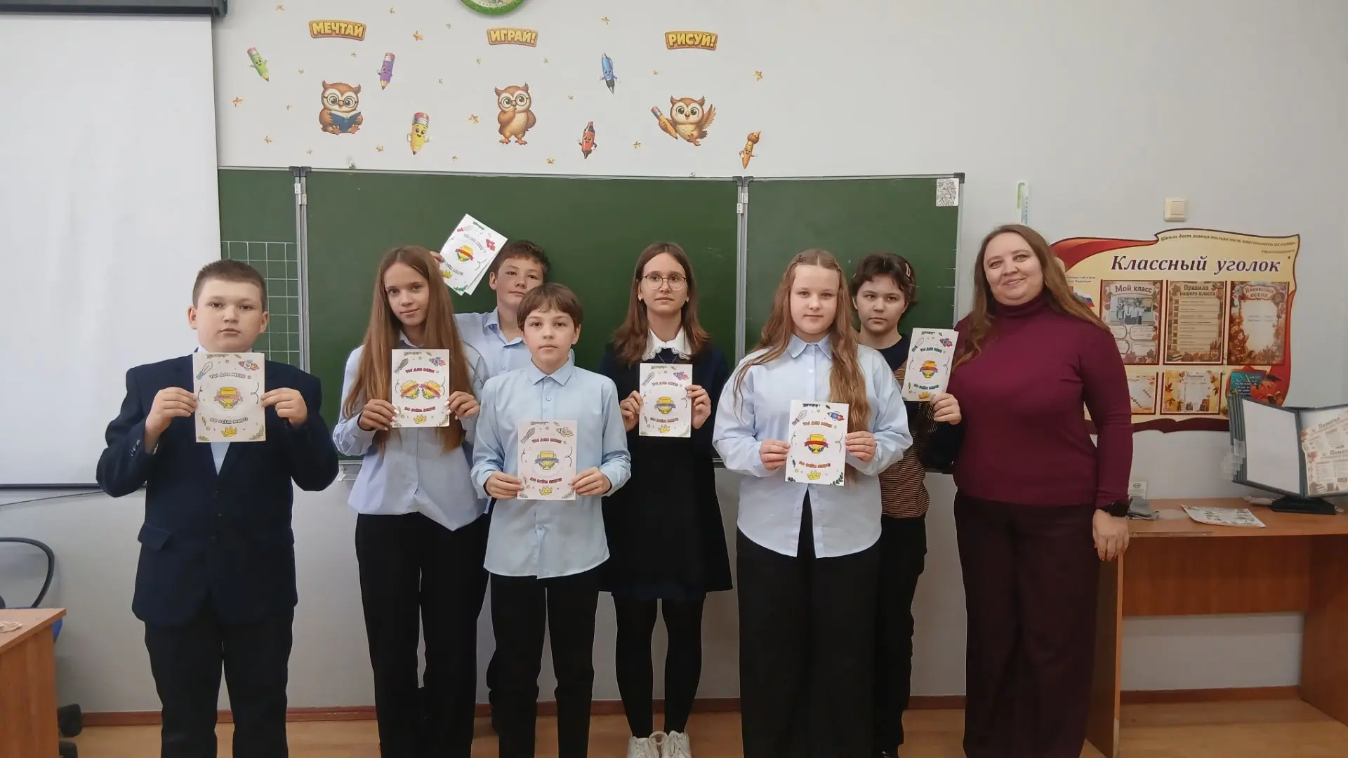 🎓 В преддверии Дня отца в школе прошёл мастер‑класс под руководством учителя технологии.