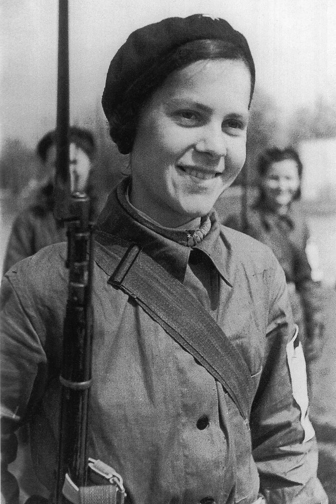 108. Ленинградская девушка В. Минкина, учащаяся курсов стрелков. 17.05.1942 г.