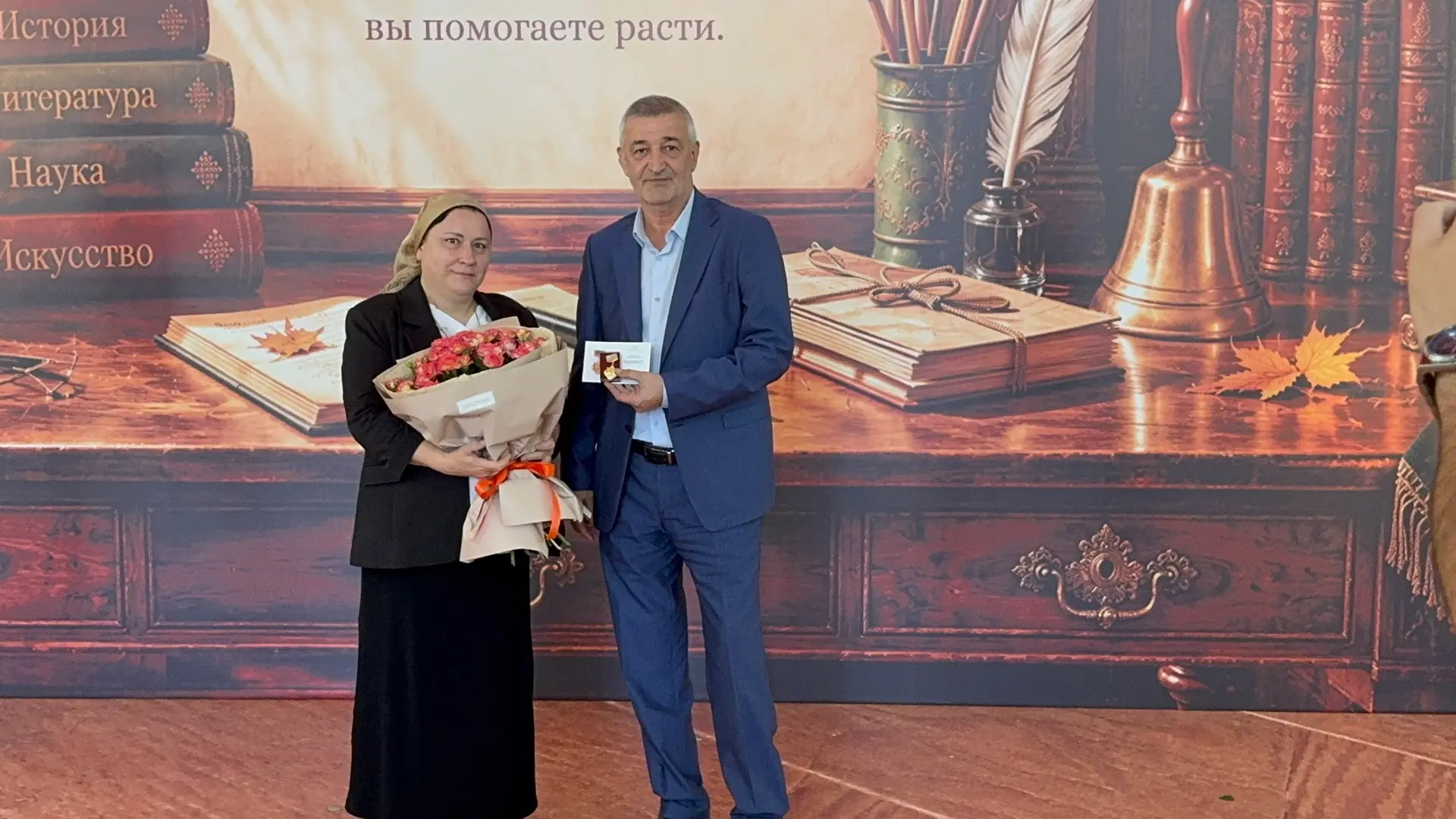 Поздравляем воспитателя МКОУ «Прогимназия 6 « Ивушка»  Ибиеву Зулимат  Магомедовну с пр...