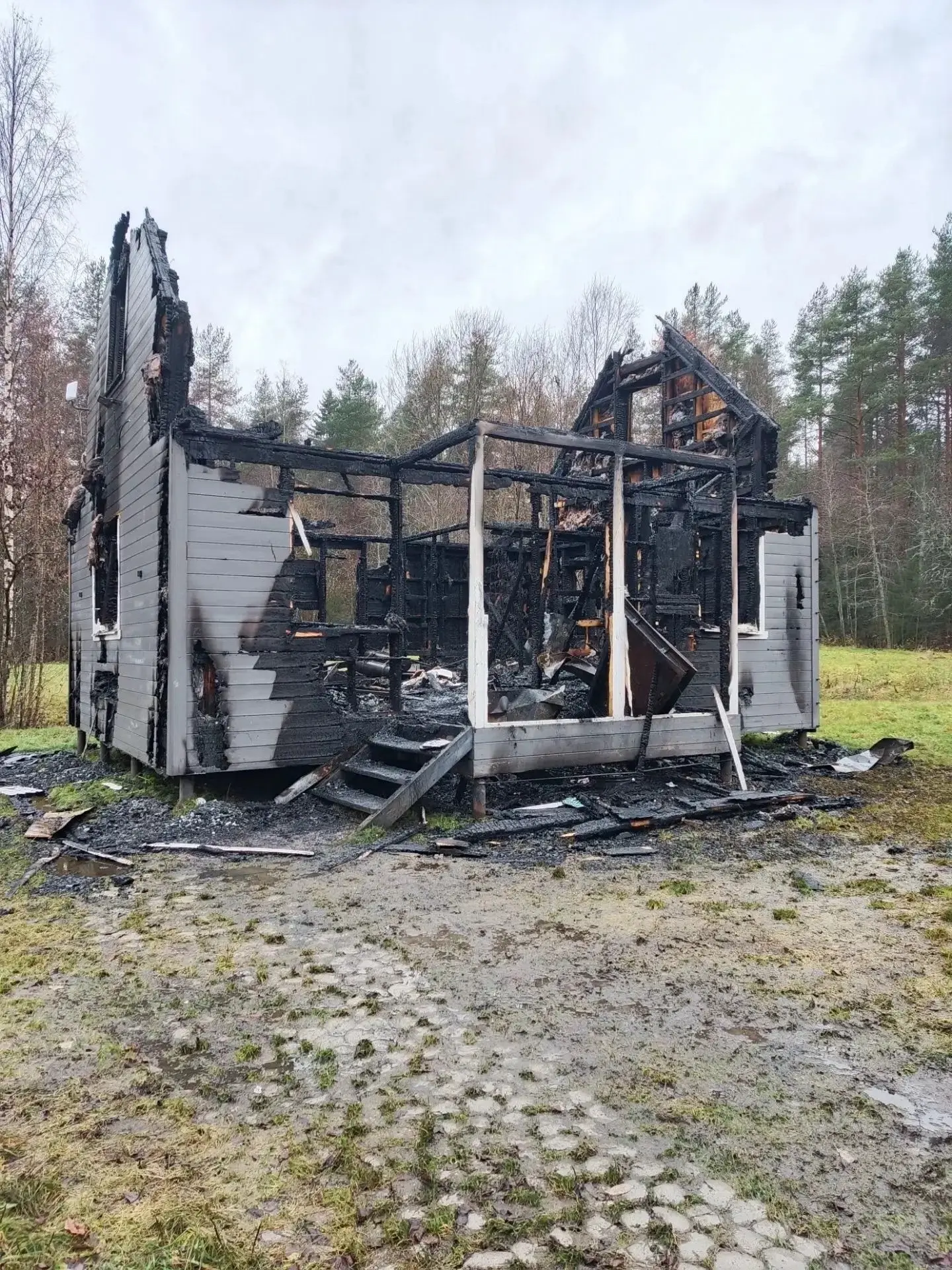 🚨 Срочно: помощь семье из Хаапалампи, пострадавшей от пожара.