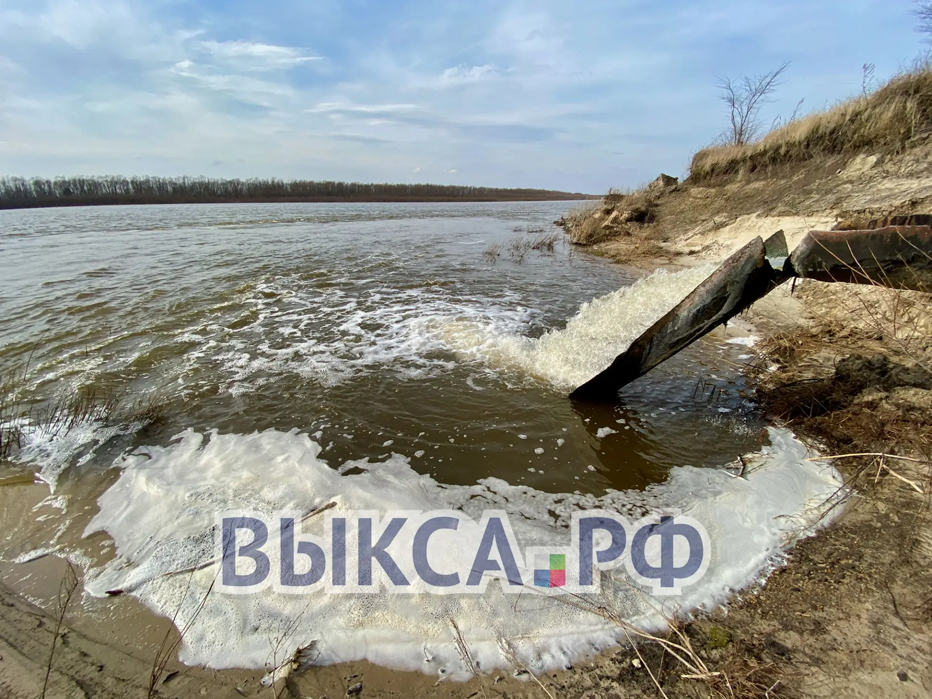 Судебные приставы обязали выксунское предприятие прекратить загрязнение Оки и Змейки