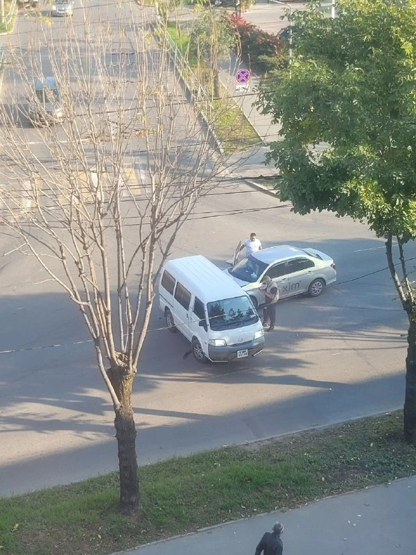 🚧 Авария на перекрёстке к 1000-коечной больнице: светофор не работает вторые сутки