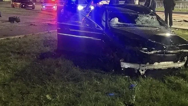 🚨 В Нижнекамске пьяный водитель перевернул Mercedes на кольце