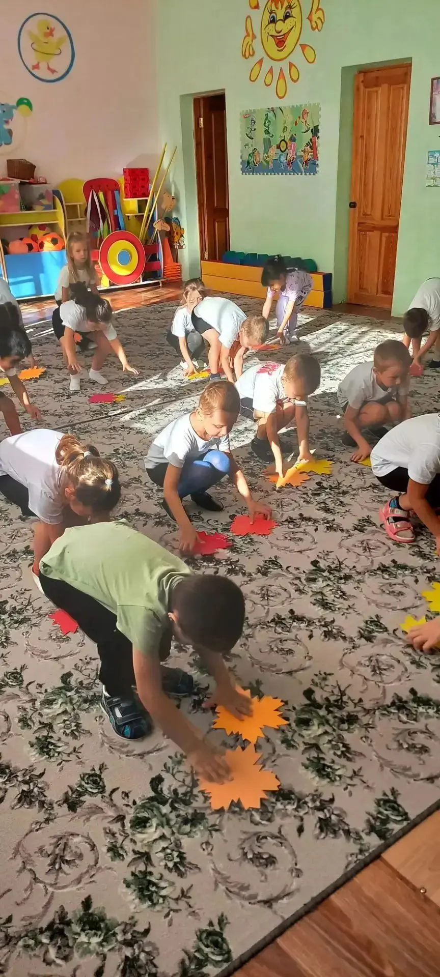 В нашем детском саду прошло развлечение " Весëлые осенние листочки "