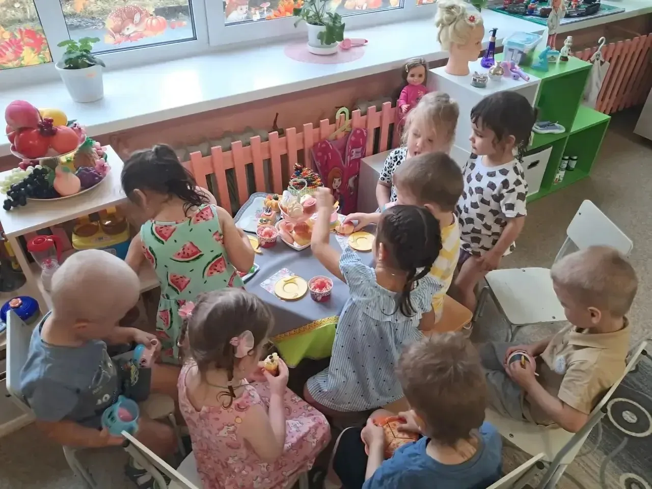 🎉 «Подарок для мамы и папы»: неделя тепла и заботы в детском саду «Голубок»! 🎉