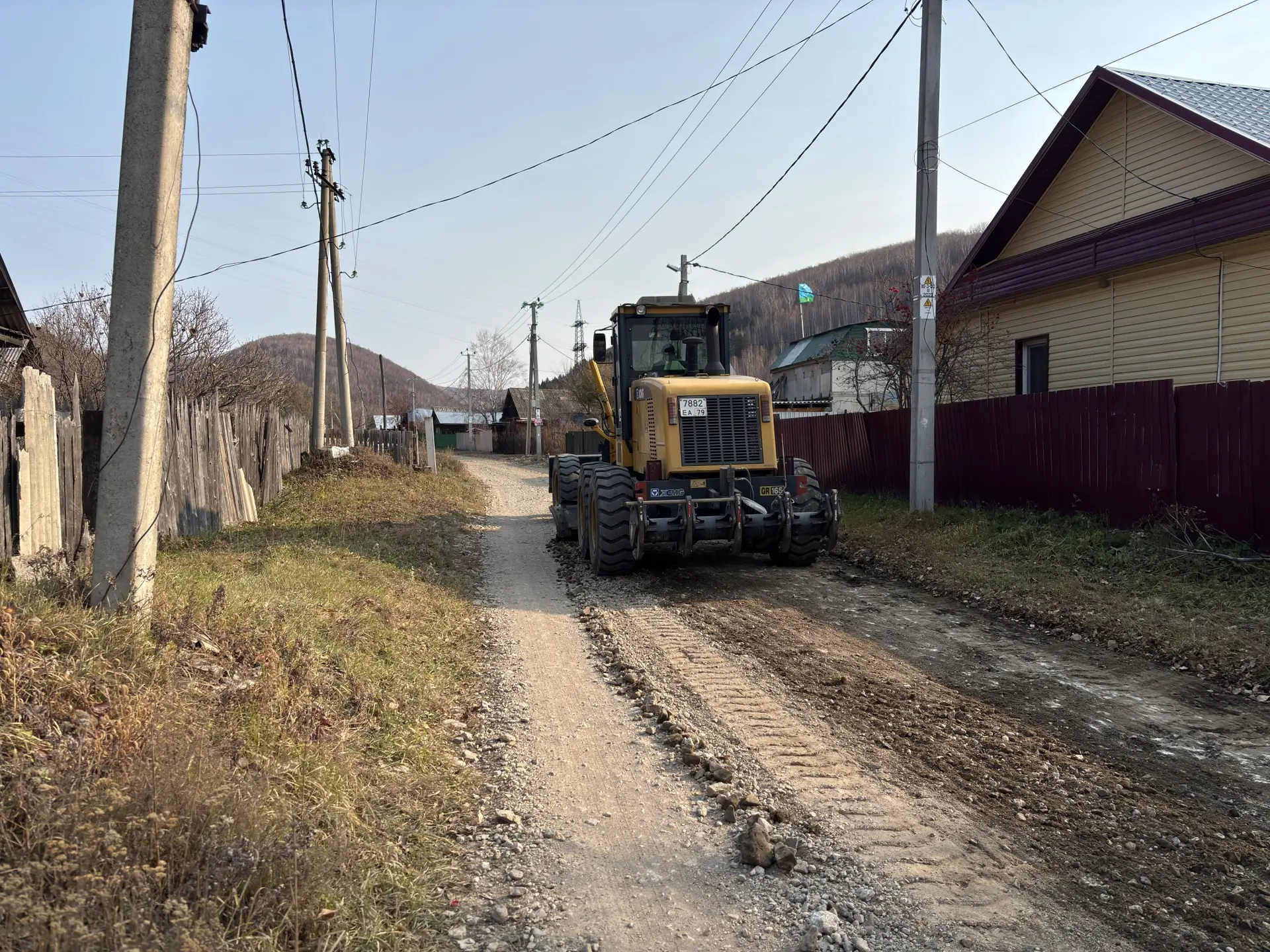 В Облучье продолжаются работы по содержанию и благоустройству городских территорий