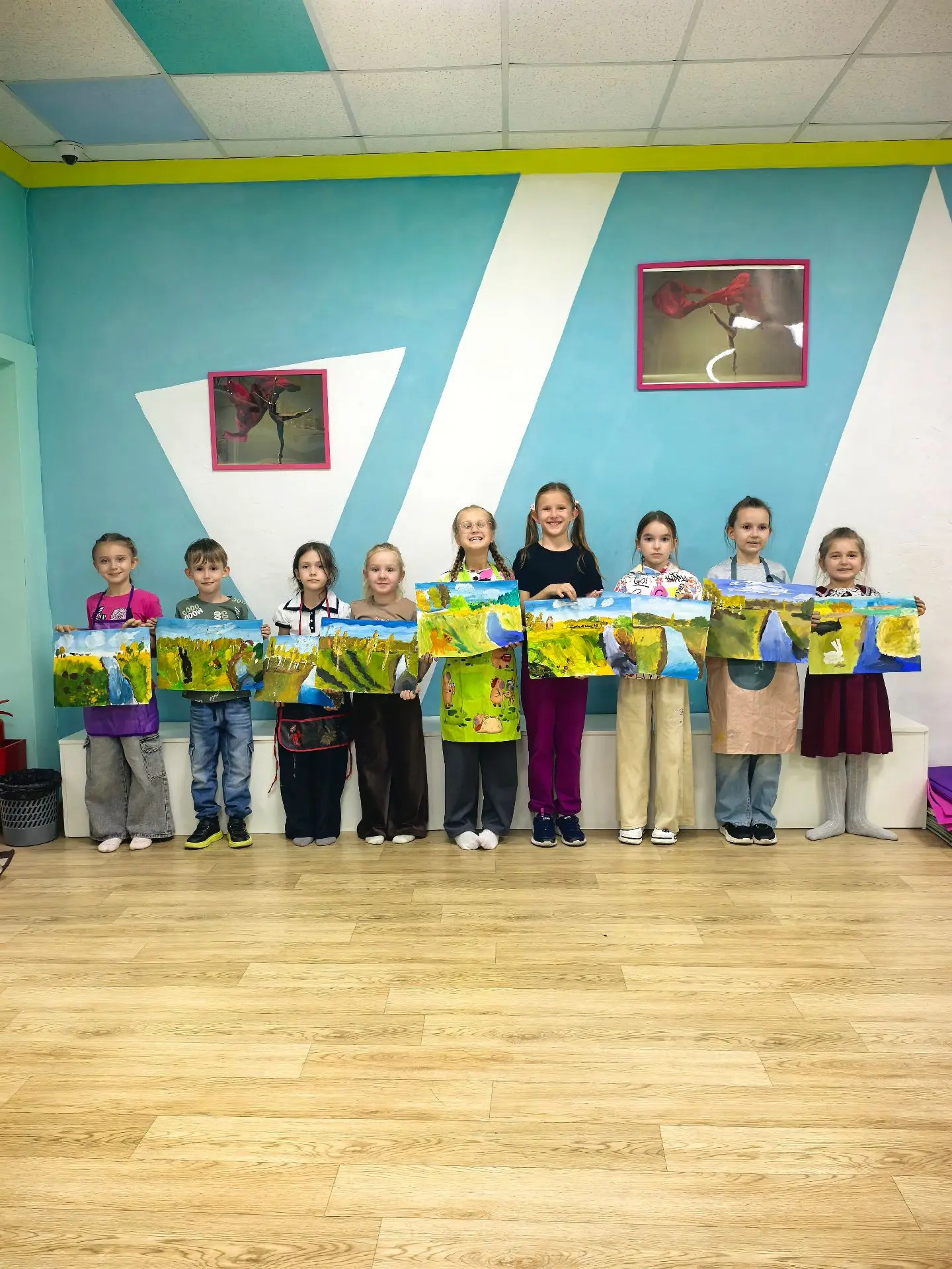 🍂🎨 Участники изостудии «Яркие краски»  (рук. Бья Татьяна Андреевна) попробовали себя ...
