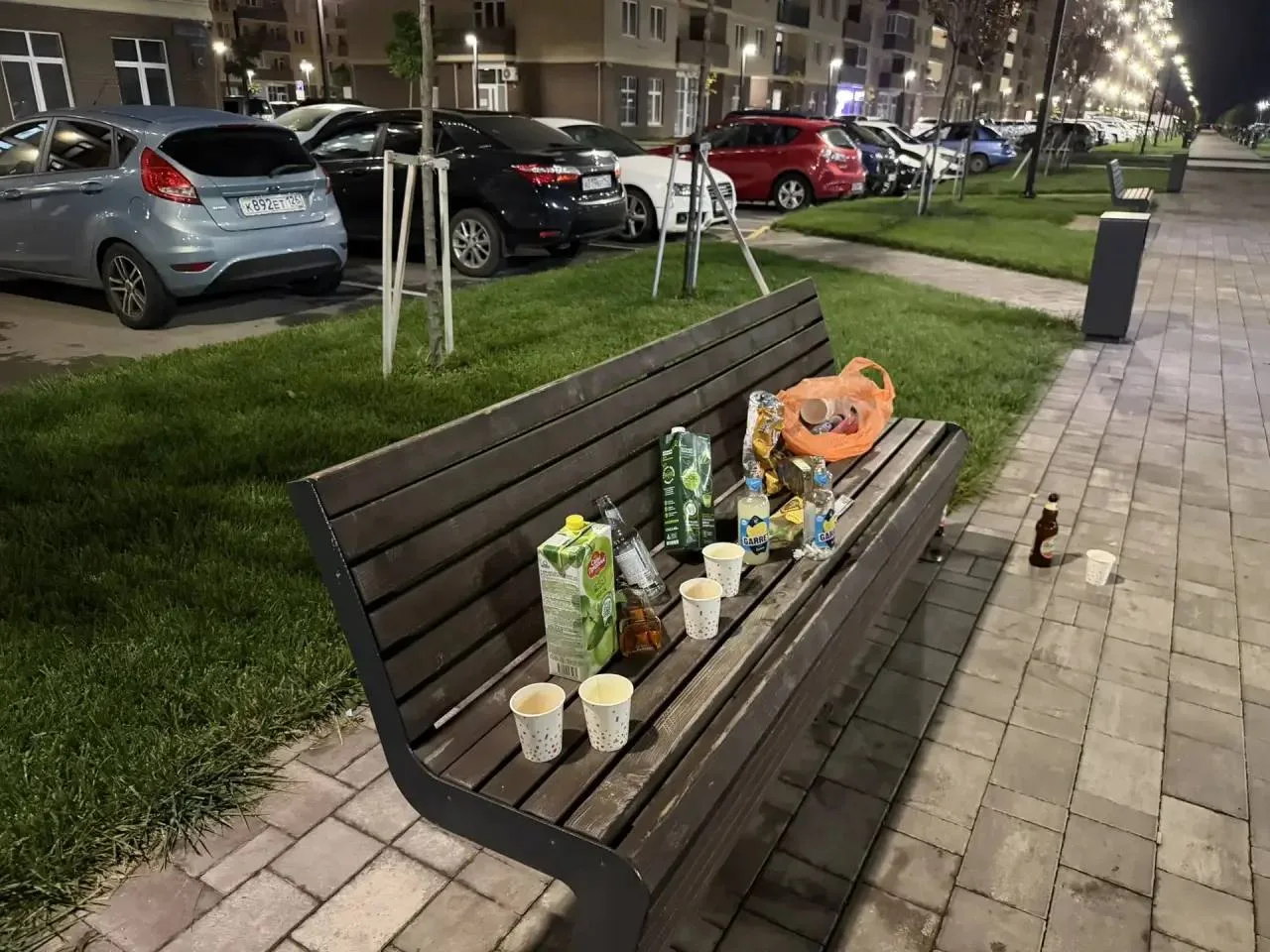 «Добрый день, ЗНАЕМ ГЕРОЕВ В ЛИЦО, пировали на лавочке и ходили справлять нужду на ближ...