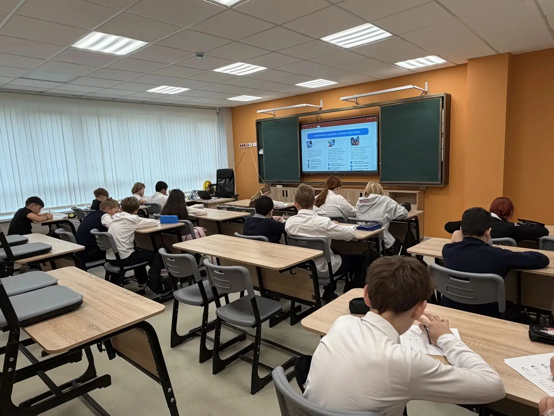 📍 В нашей школе прошли занятия «Разговоры о важном»!