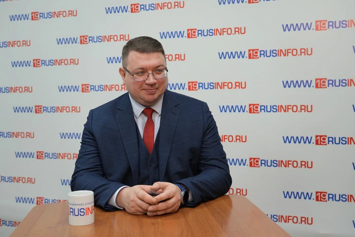 Член экспертного совета Госдумы - об экономике Хакасии, долгах своей фирмы и работе на ...