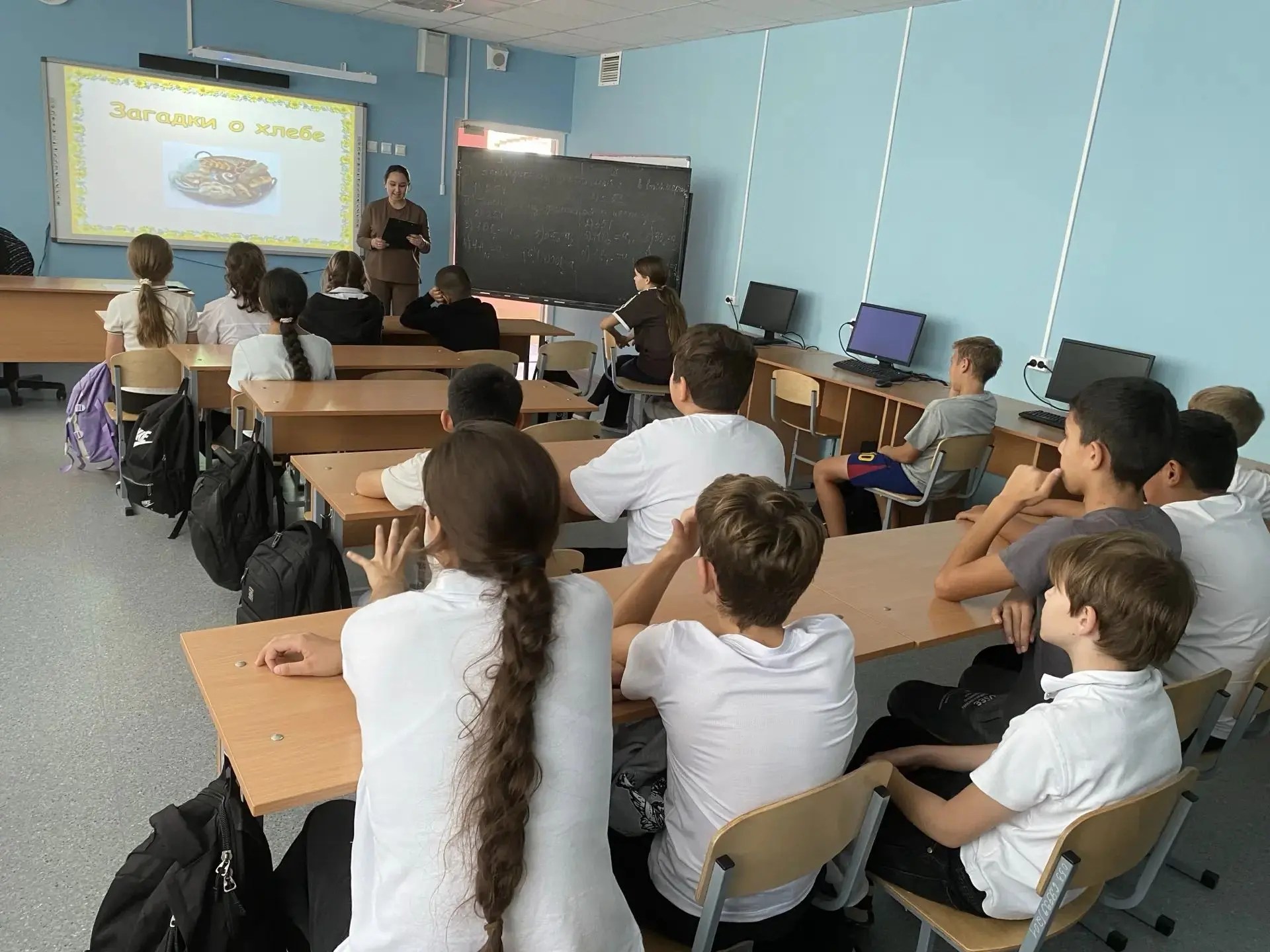 Специалисты РДК провели в большой школе села Перелюб экологическую программу «Хлеб — на...