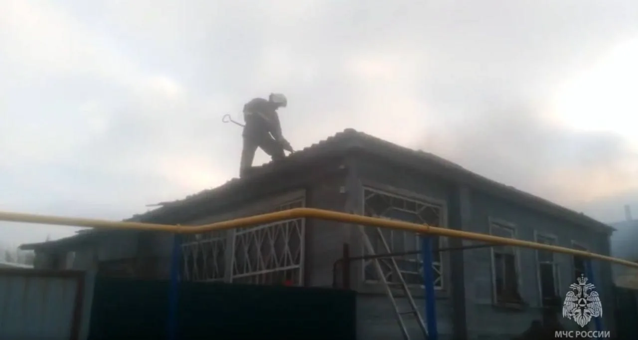 ❗️В Курской области при пожаре пострадал дом семьи с 6 детьми