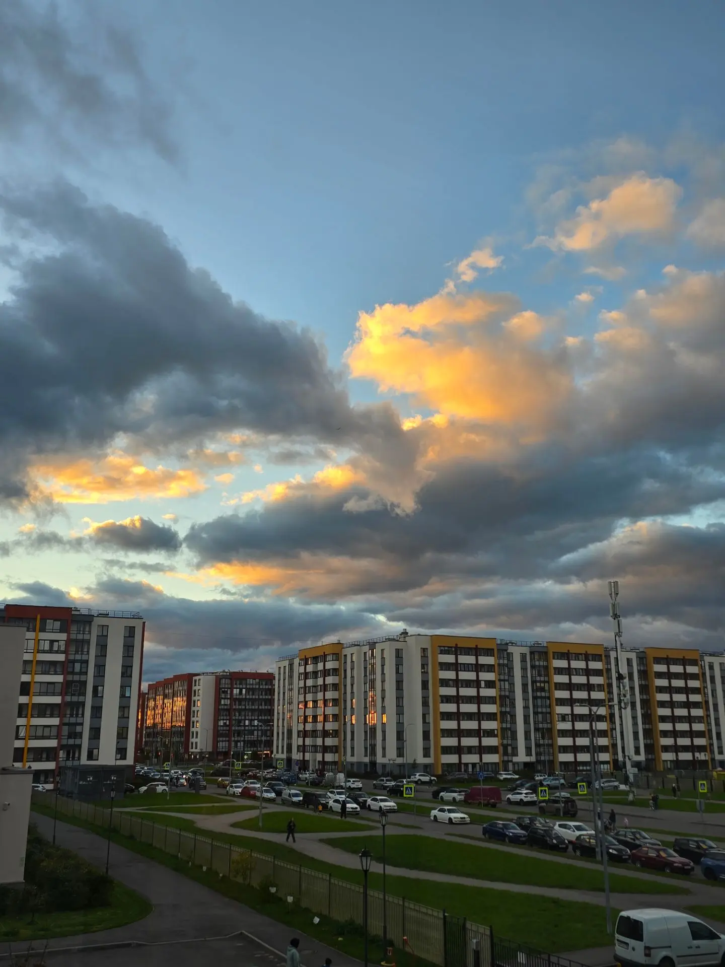 Давно неба не было, как мне кажется...