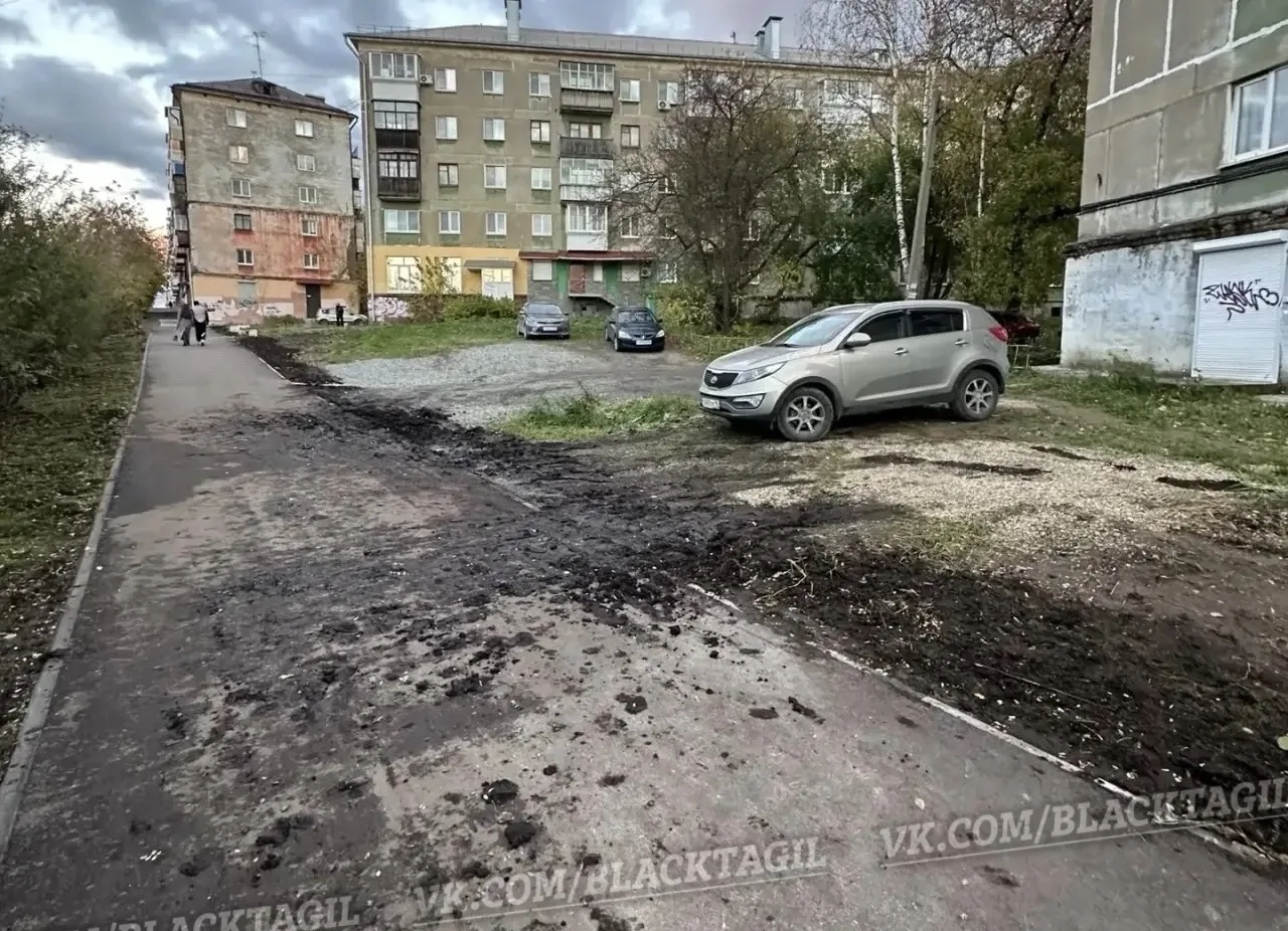 На улице Газетной в этом году отремонтировали тротуар и дорогу по нацпроекту. Однако, н...