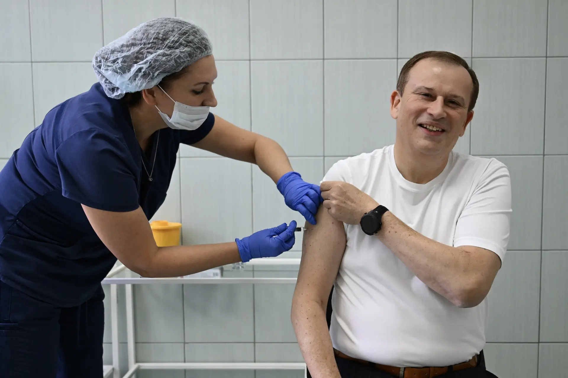 Прошёл вакцинацию от гриппа. Это занимает всего 5 минут, а защита — гарантирована на ве...