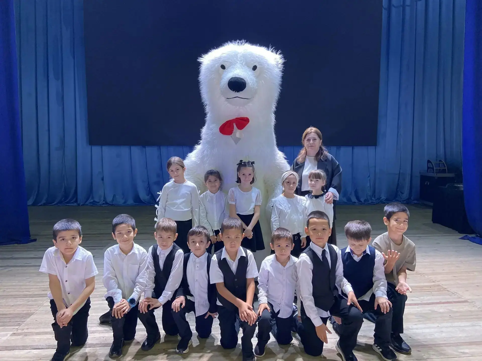 Цирк! 🎪 1В в полном восторге! Акробаты, фокусы, жонглеры и дрессированные животные — н...