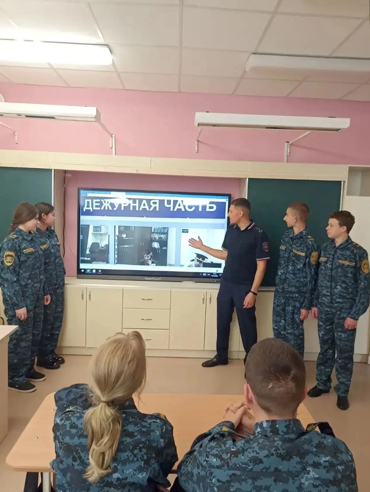 👮‍♂️ Знакомство с работой полиции: беседа с капитаном полиции! 👮