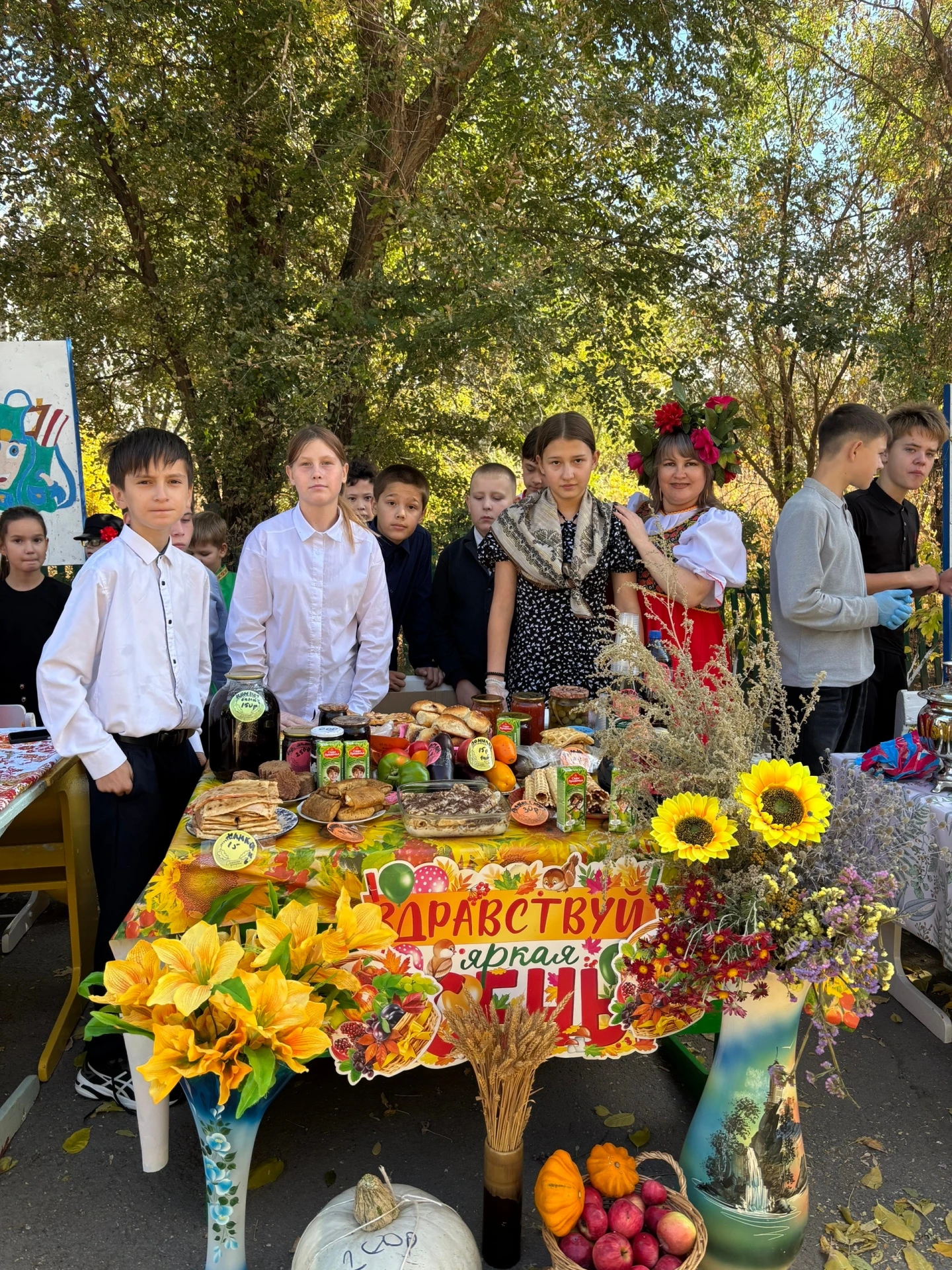 Осенняя ярмарка в сельской школе собрала учеников и гостей