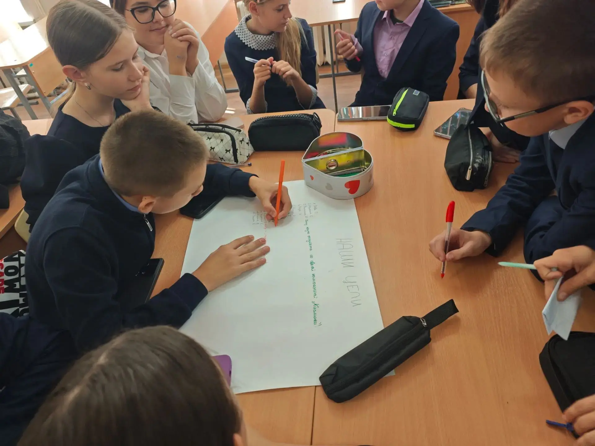 В рамках проекта«Киноуроки в школе» 6 класс обсудил тему целеустремлённости. И решил до...