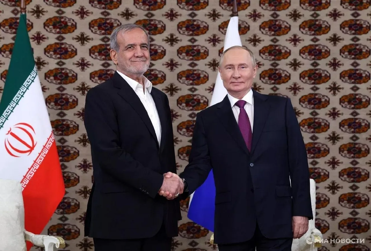 🤝 Владимир Путин в Туркмении встретился с президентом Ирана Масудом Пезешкианом.