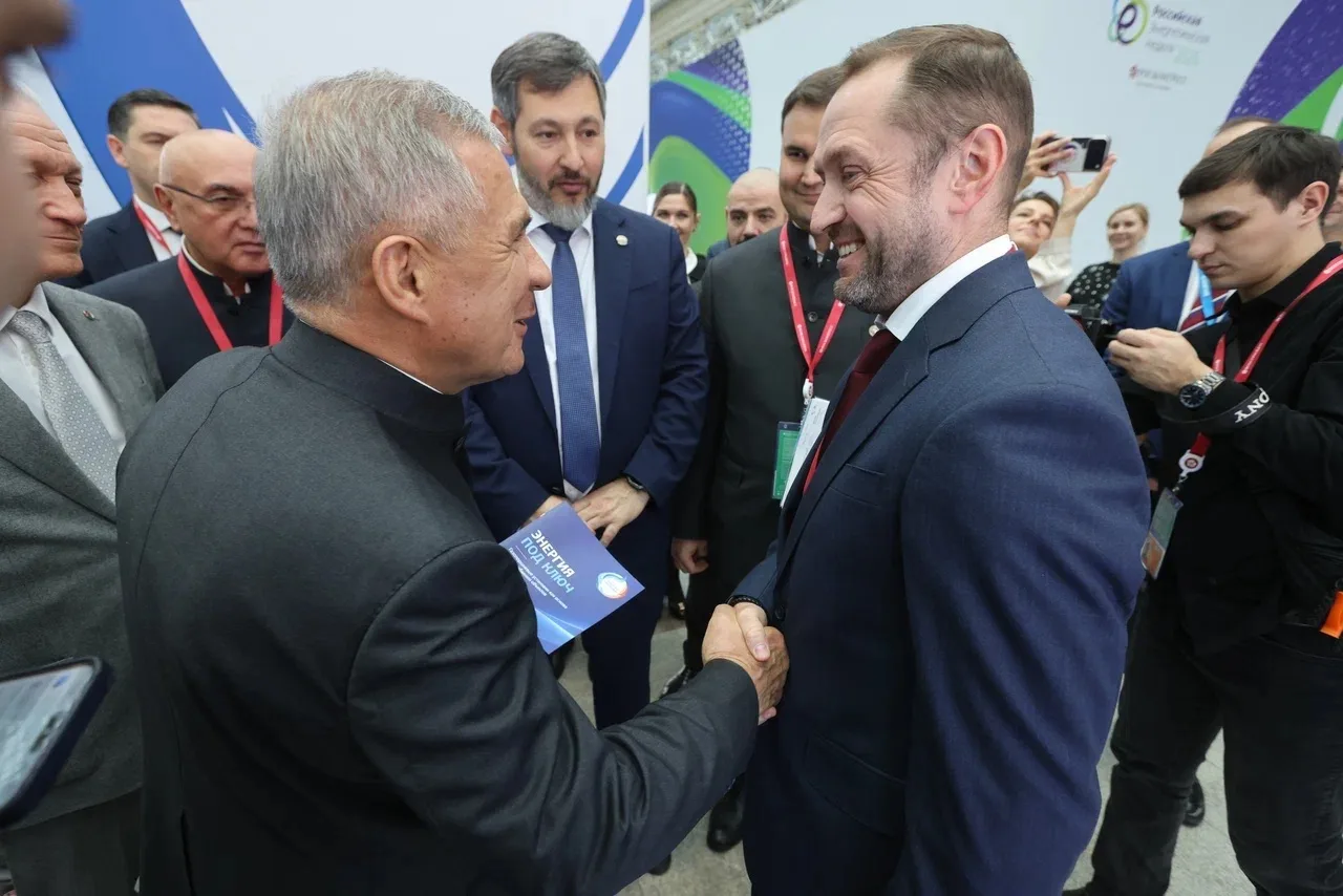 Сегодня на стенде Московской области в рамках РЭН-2026 презентовал главе Республики Тат...