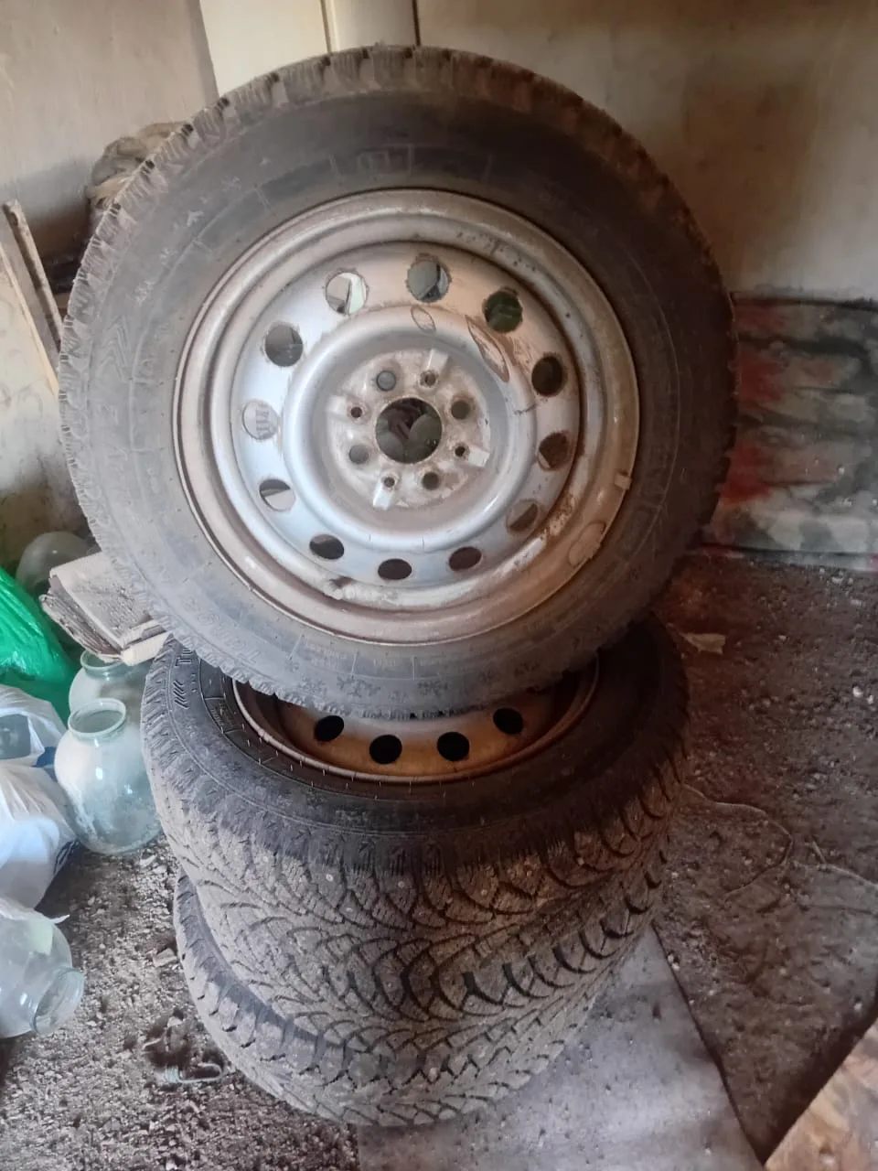 Зимние колёса на дисках 175/65 R14 б/у. 4 шт за 8000 рублей