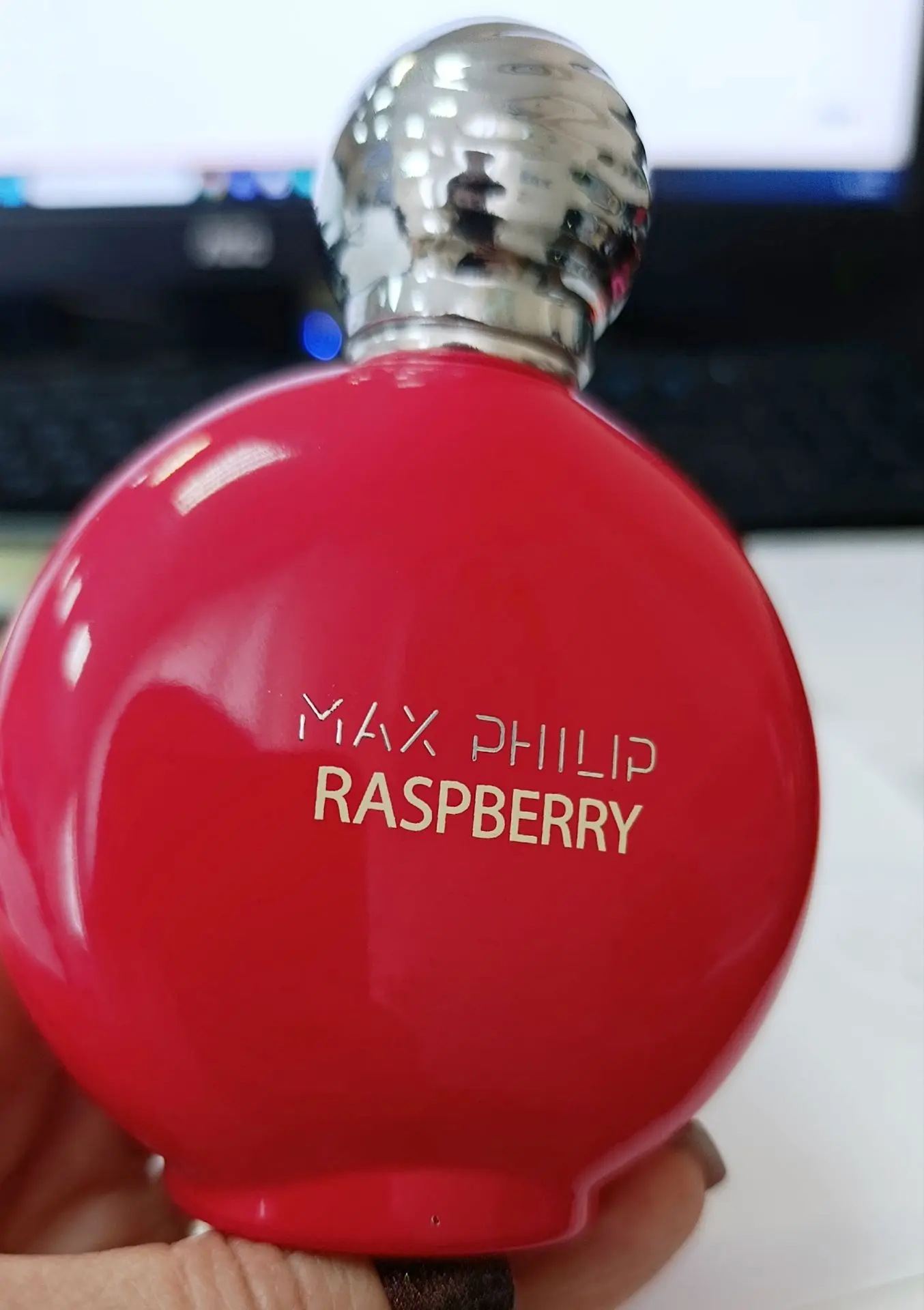 Сегодня со мной мягкий,диффузный, комплиментарный Max Philip Raspberry.