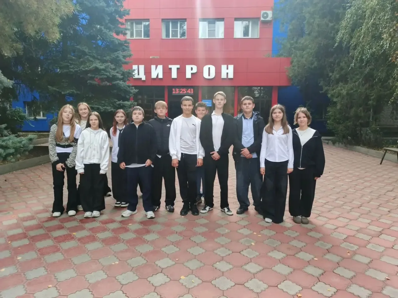 Сегодня ребята из 8 «К» побывали на настоящем производстве — на заводе «Цитрон» в Михай...