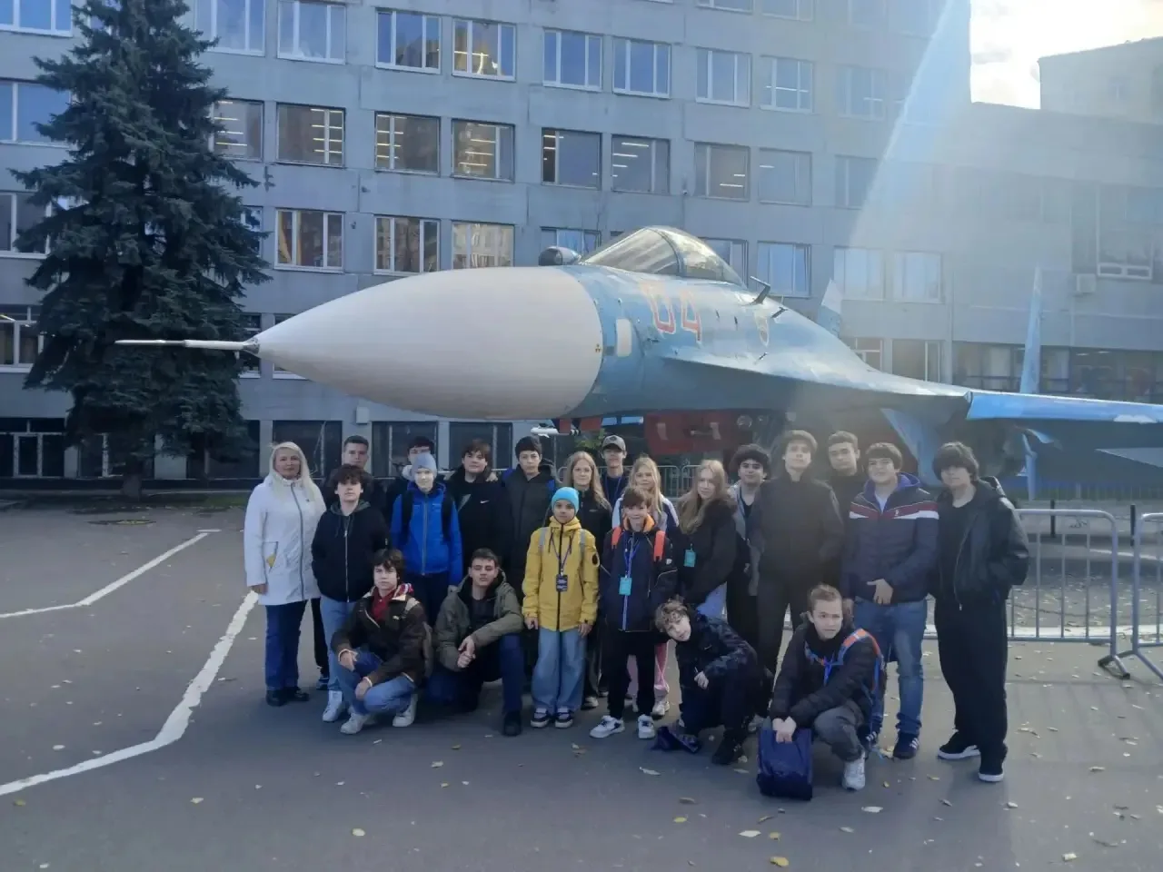 🚀🔬 Наука не по учебникам: 8 «К» и 8 «Л» на Дне науки в МАИ!