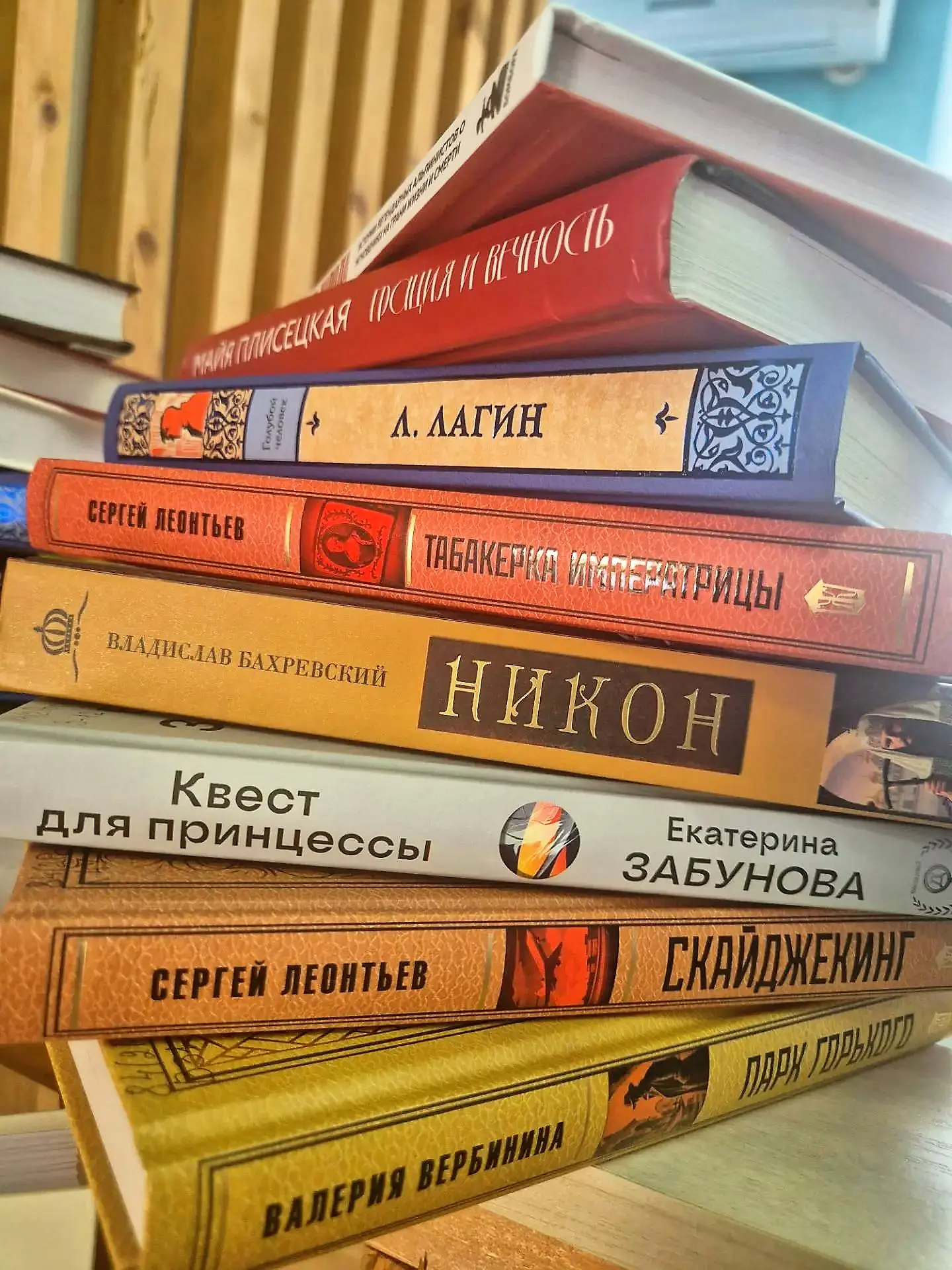 У нас мега-пополнение фонда: более 160 новых книг уже ждут вас!