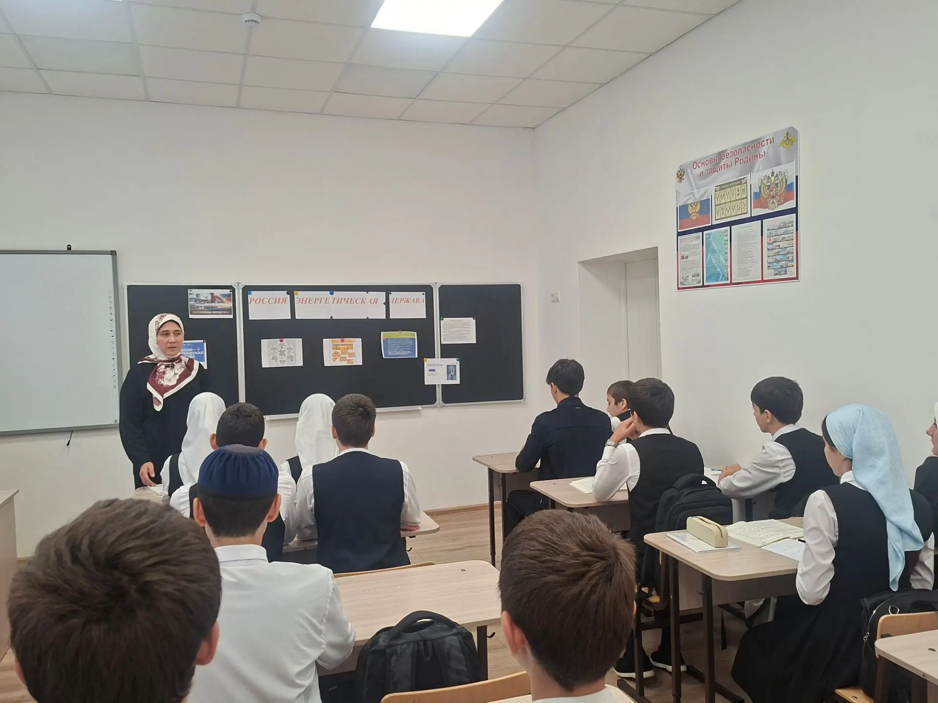 В ГБОУ "СОШ2 с.п.Троицкое" проведены мастер -лекции "Россия- энергетическая держава"  с...