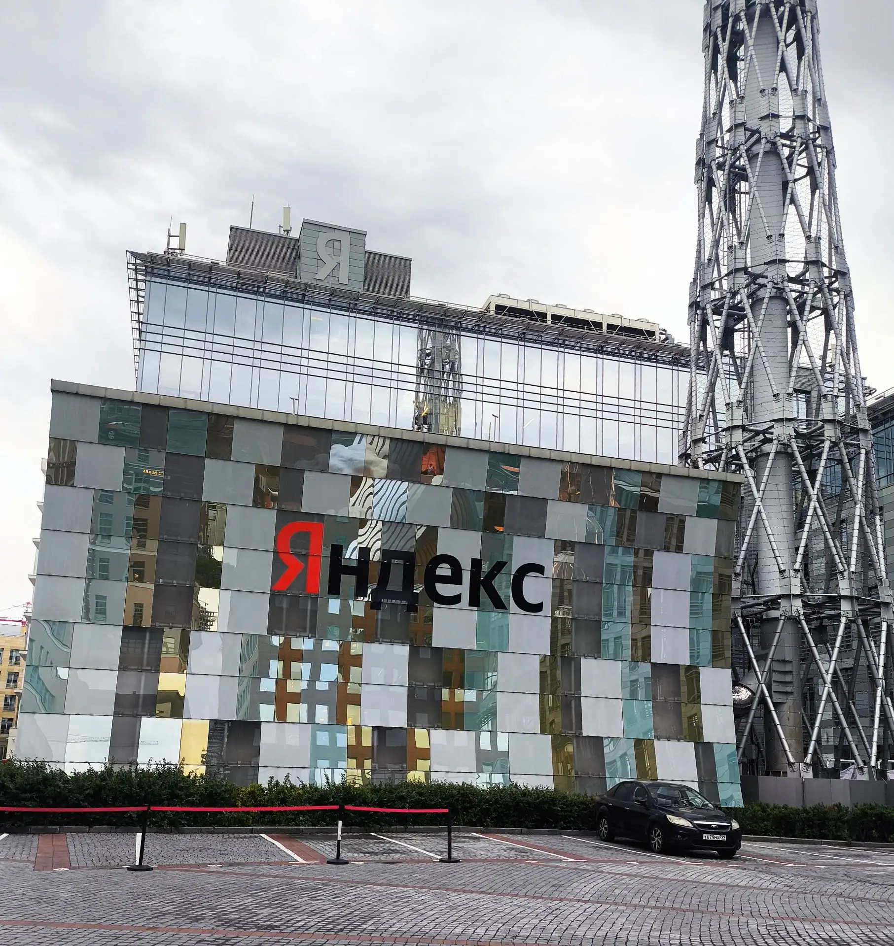 «Яндекс» сообщил об атаке на свой дата-центр в Калуге. Несколько модулей полностью выве...