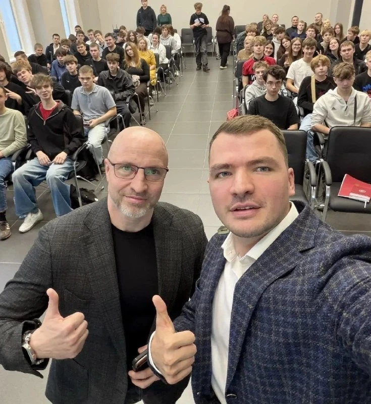 Блогер с 1,5 млн подписчиков Сергей Трухачев приехал в Вологду, чтобы провести лекции о...