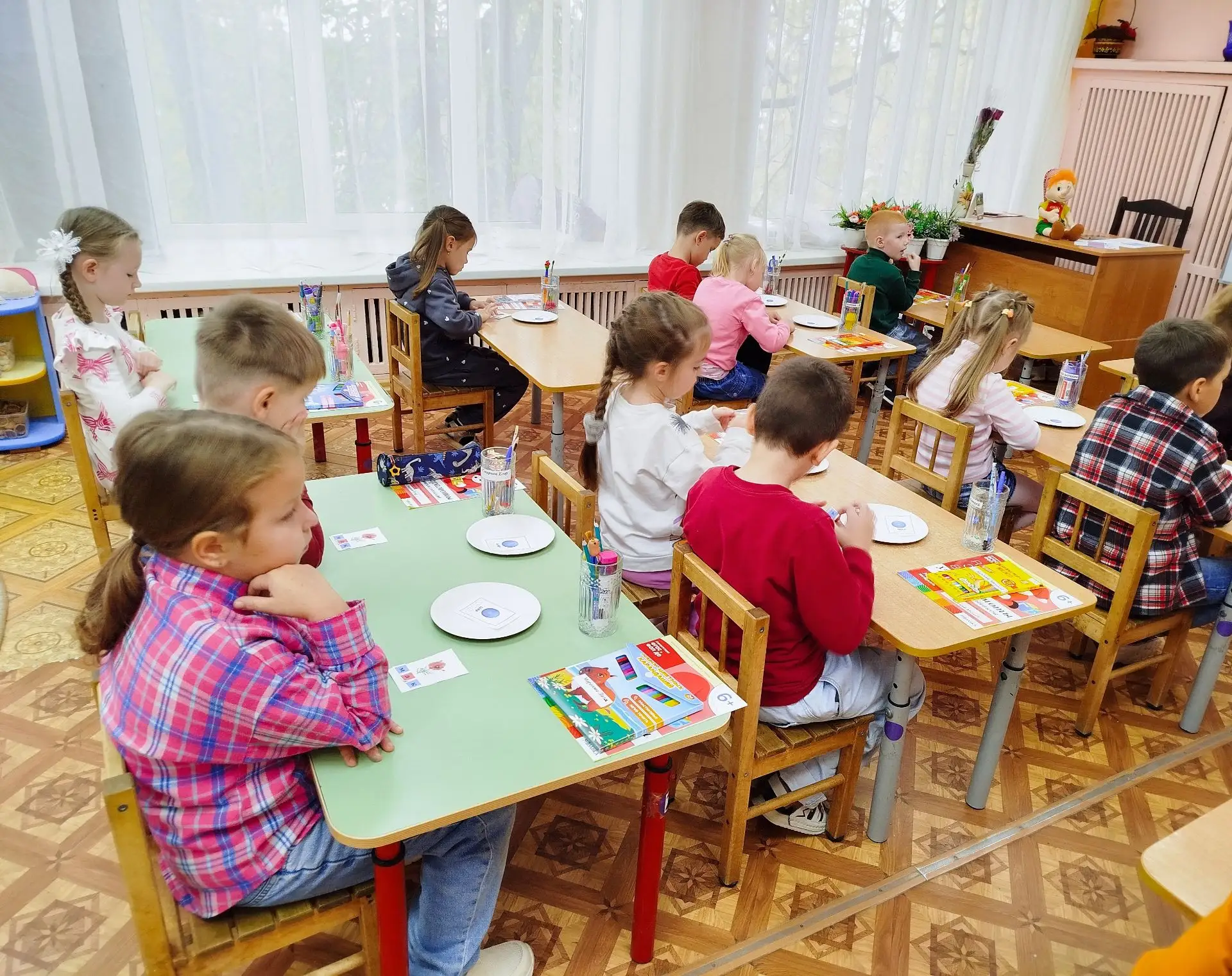 В старшей группы прошёл "урок грамоты"В гости к детям приходил Буратино с азбукой,вмест...