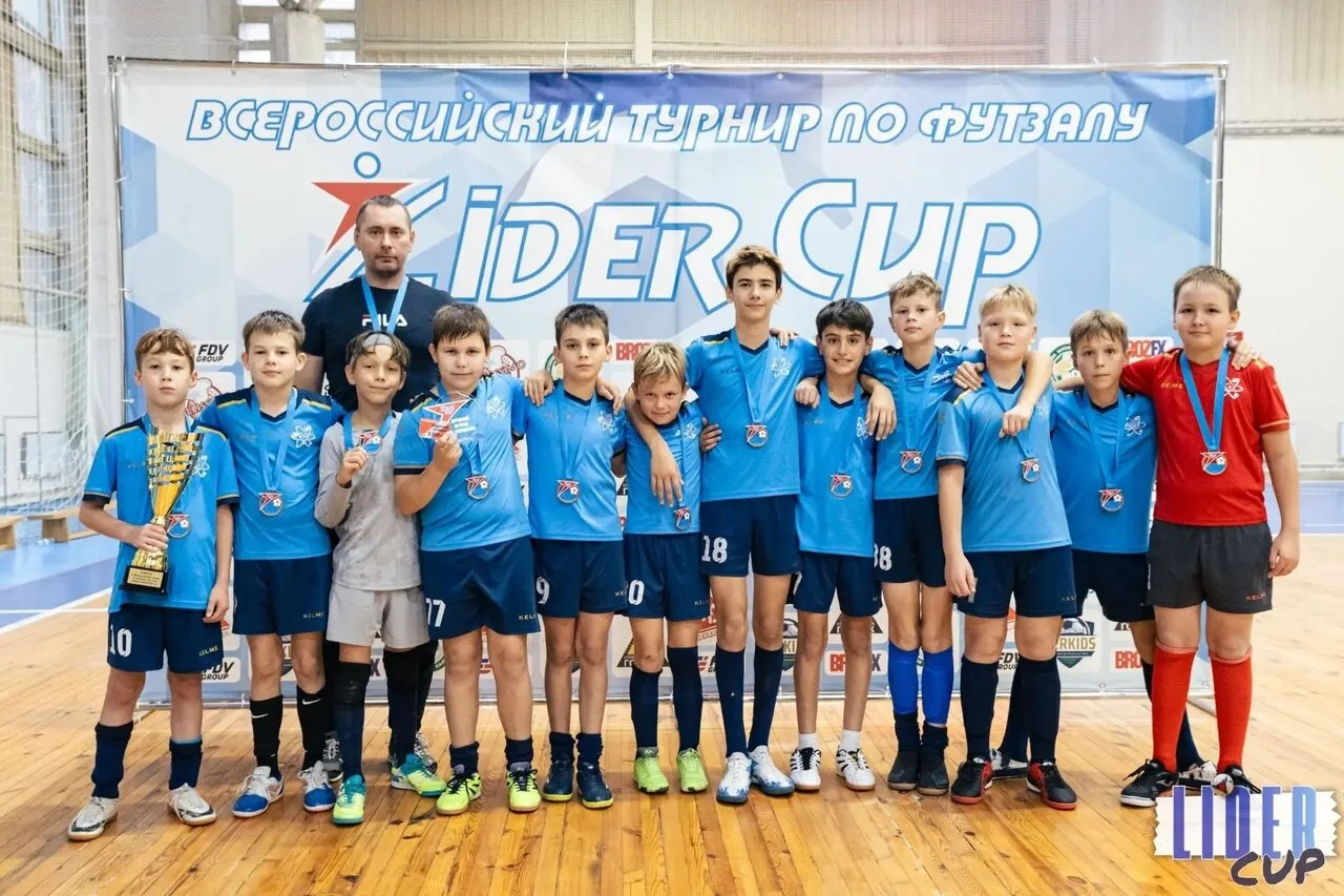 ⚽ Командное фото юных футболистов «Энергии», а также отдельные кадры с лучшим бомбардир...