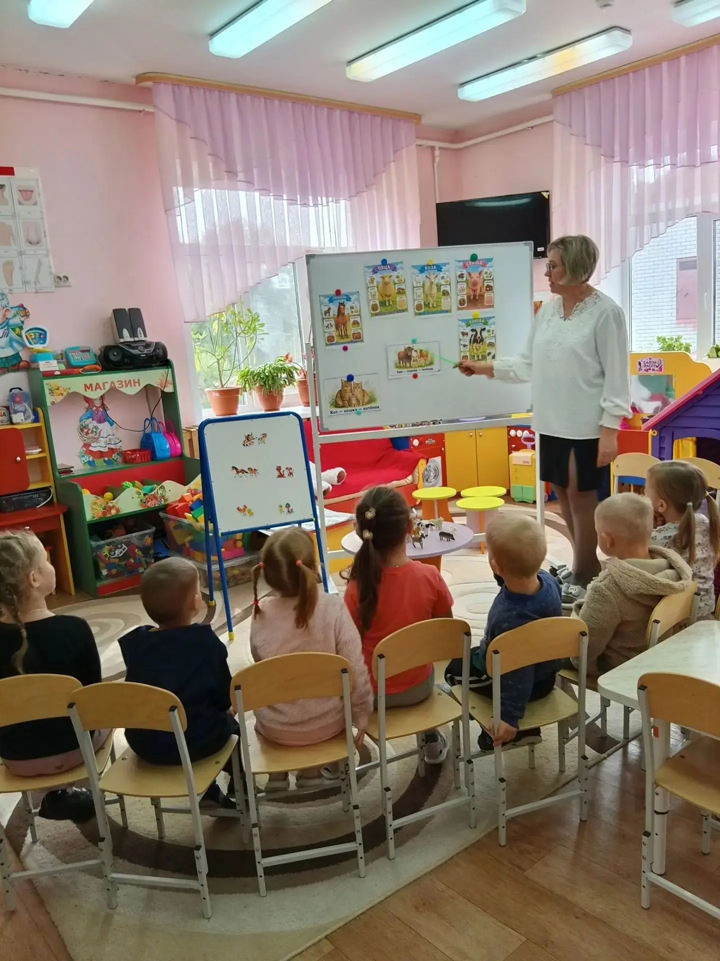 Сегодня на занятии малыши группы "Ромашка", отправились в увлекательное путешествие в д...