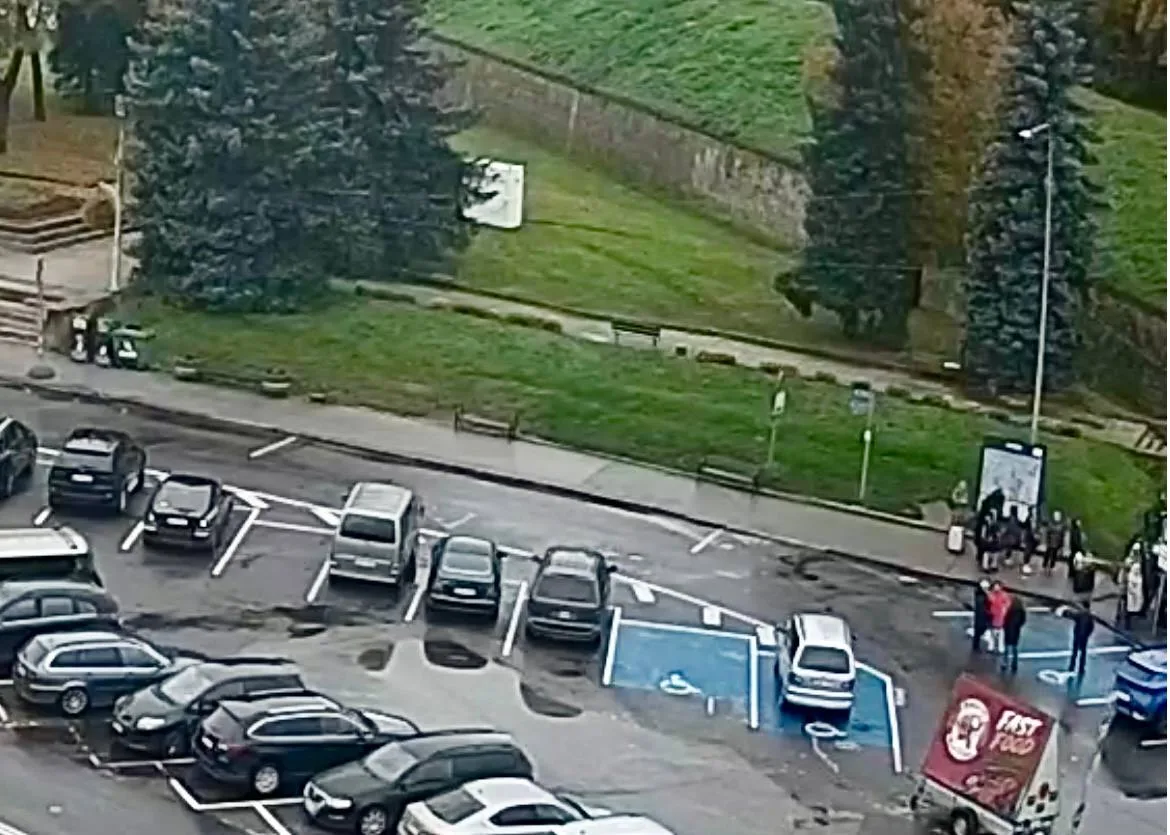 Камера - очередь из Нарвы (Эстония) в Россию https://balticlivecam.com/ru/cameras/eston...