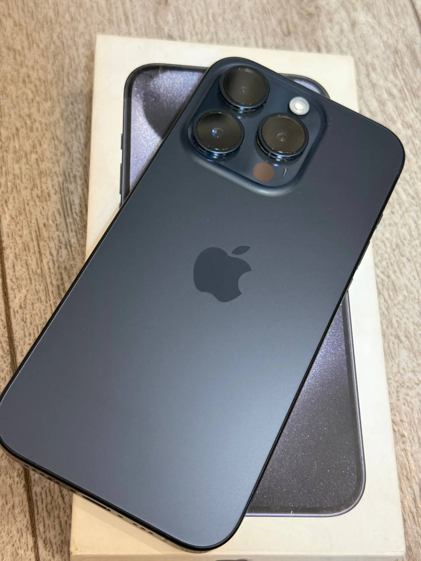 Продам iPhone 15 Pro 128 ГБ