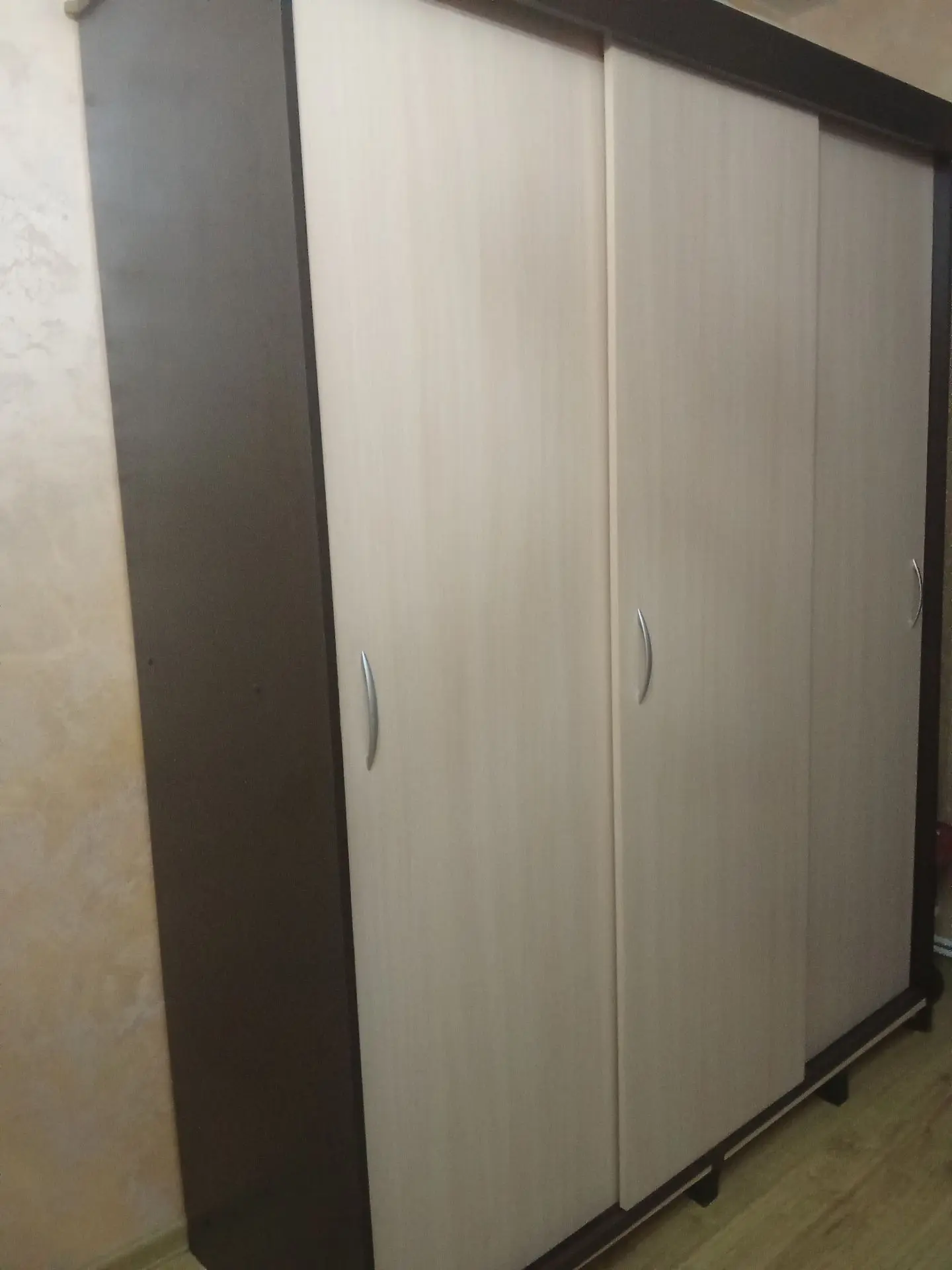Продаю кровать с матрасом 120*200 - 4500рублей, шкаф 170*215- 1500 (сломан, но можно сд...