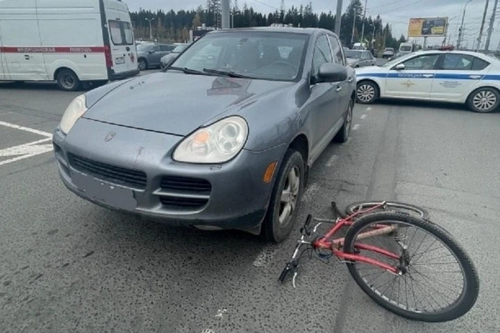 🚴 В Петрозаводске иномарка сбила велосипедиста
