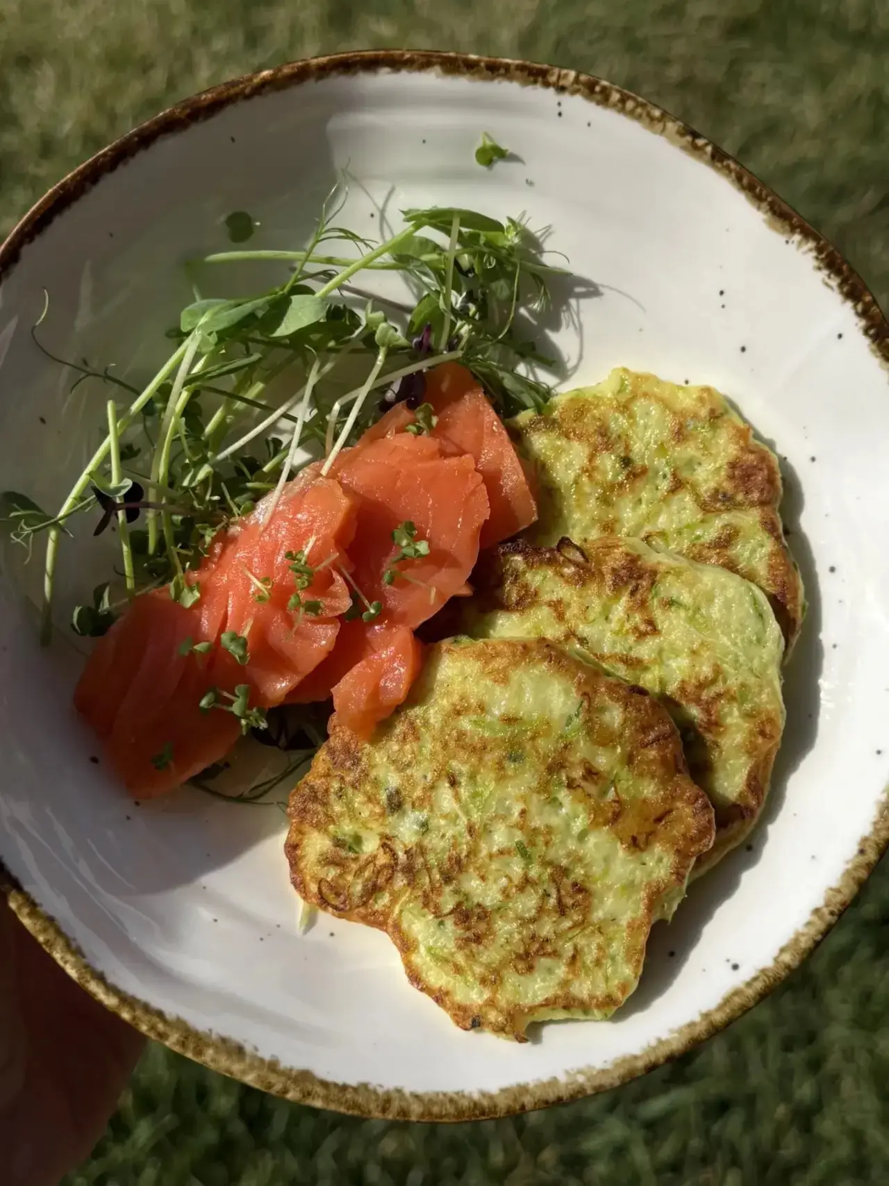 Смотрите, какой рецепт нашла — кабачковые оладьи с фетой😍. И лодочки, о которых вы в к...