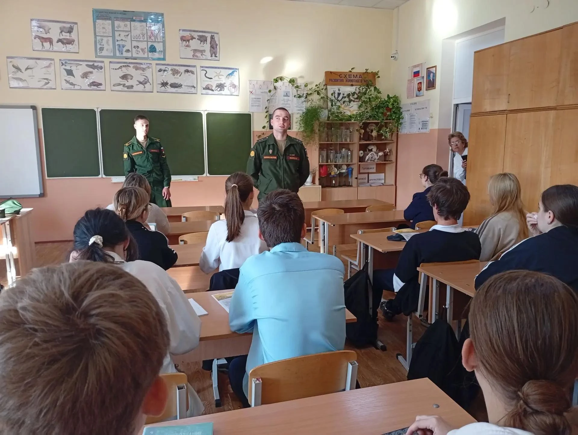 В школе прошла встреча с представителями Новочеркасского высшего военного командного уч...
