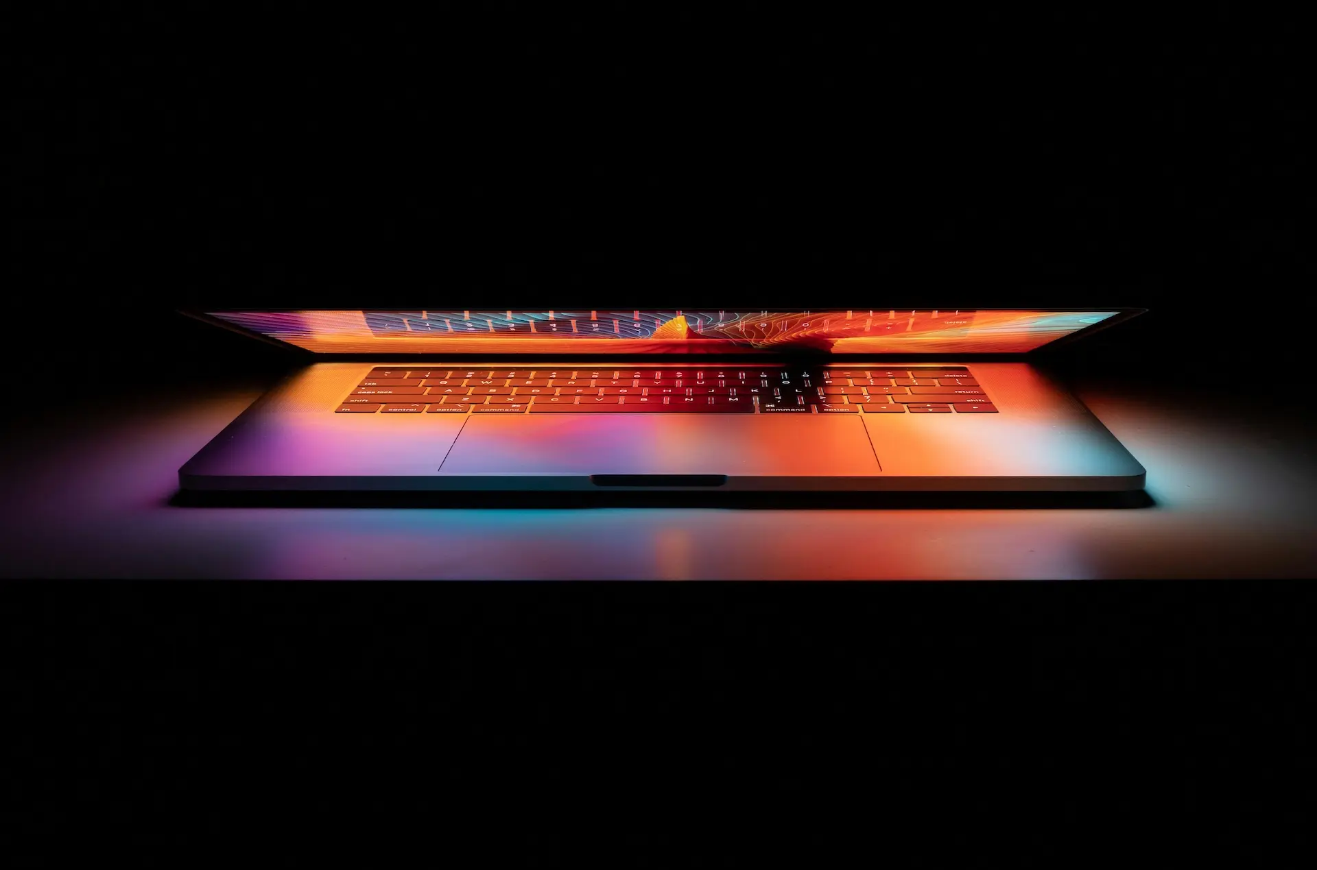 Инсайдеры слили секретную презентацию Apple конца октября и список всех новинок