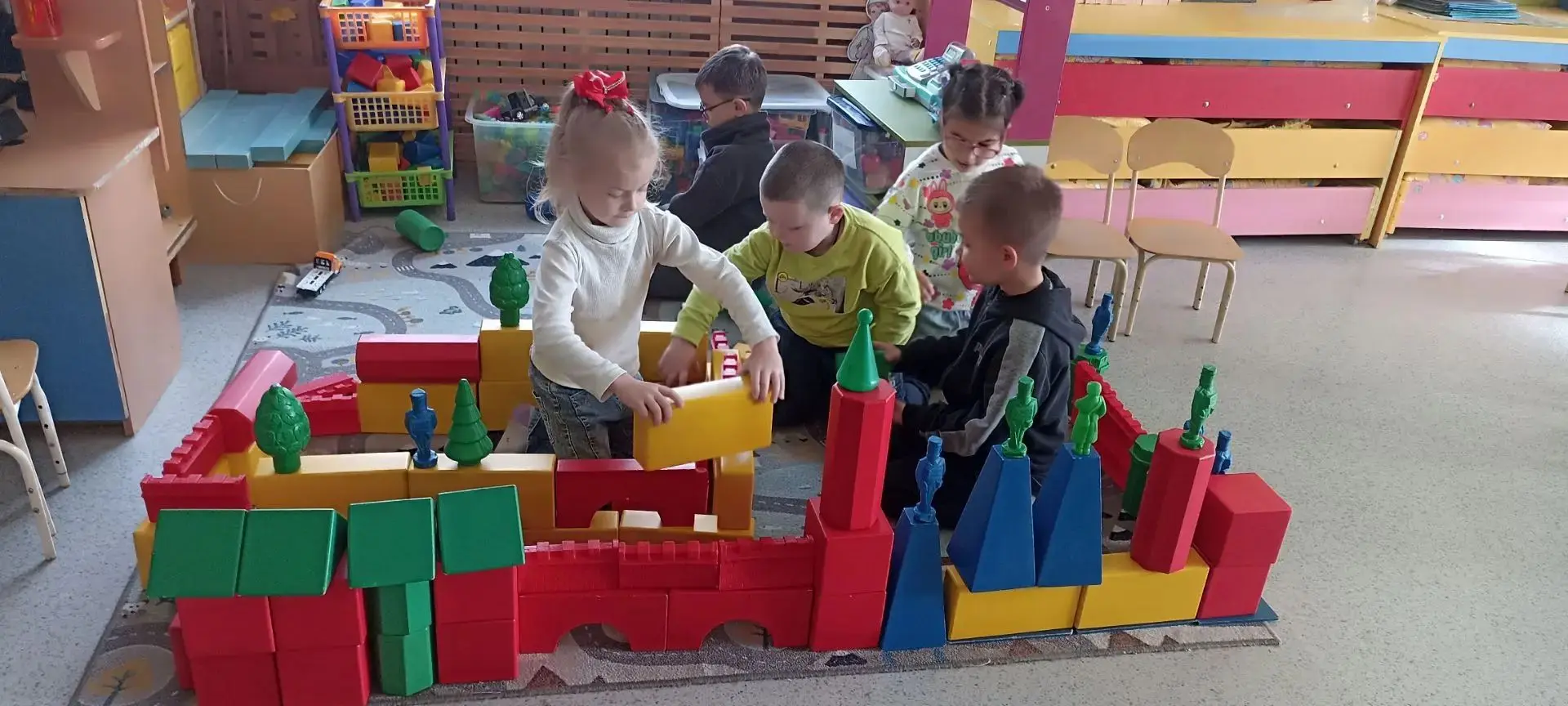 Игры с конструктором, по замыслу.
