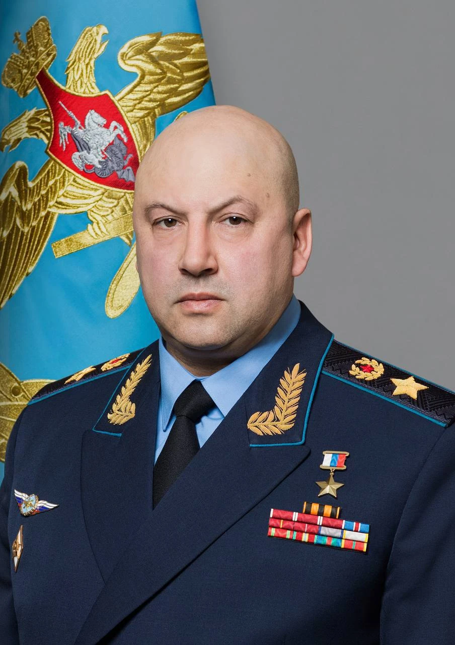 Путин вернул Суровикина с поручением уничтожить все мосты в Киеве, заявляет британская ...